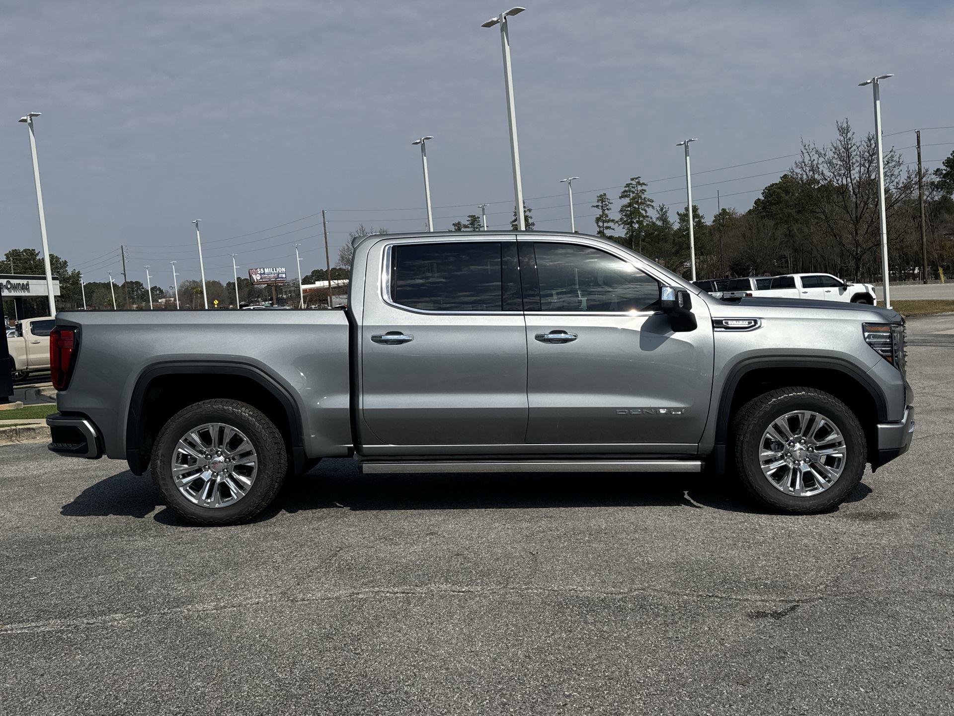 GMC Sierra 1500 Denali Four Wheel Drive Crew Cab - Thumbnail 10