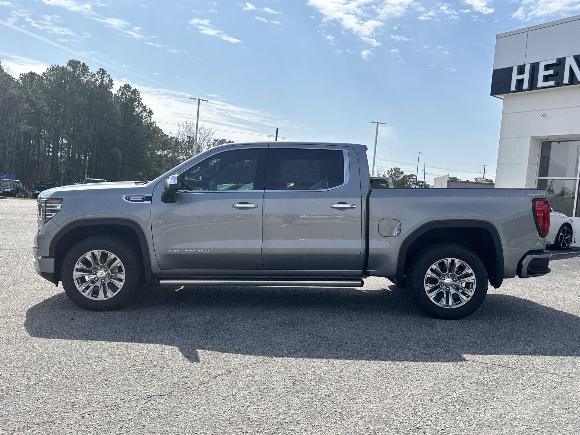 GMC Sierra 1500 Denali Four Wheel Drive Crew Cab - Thumbnail 6