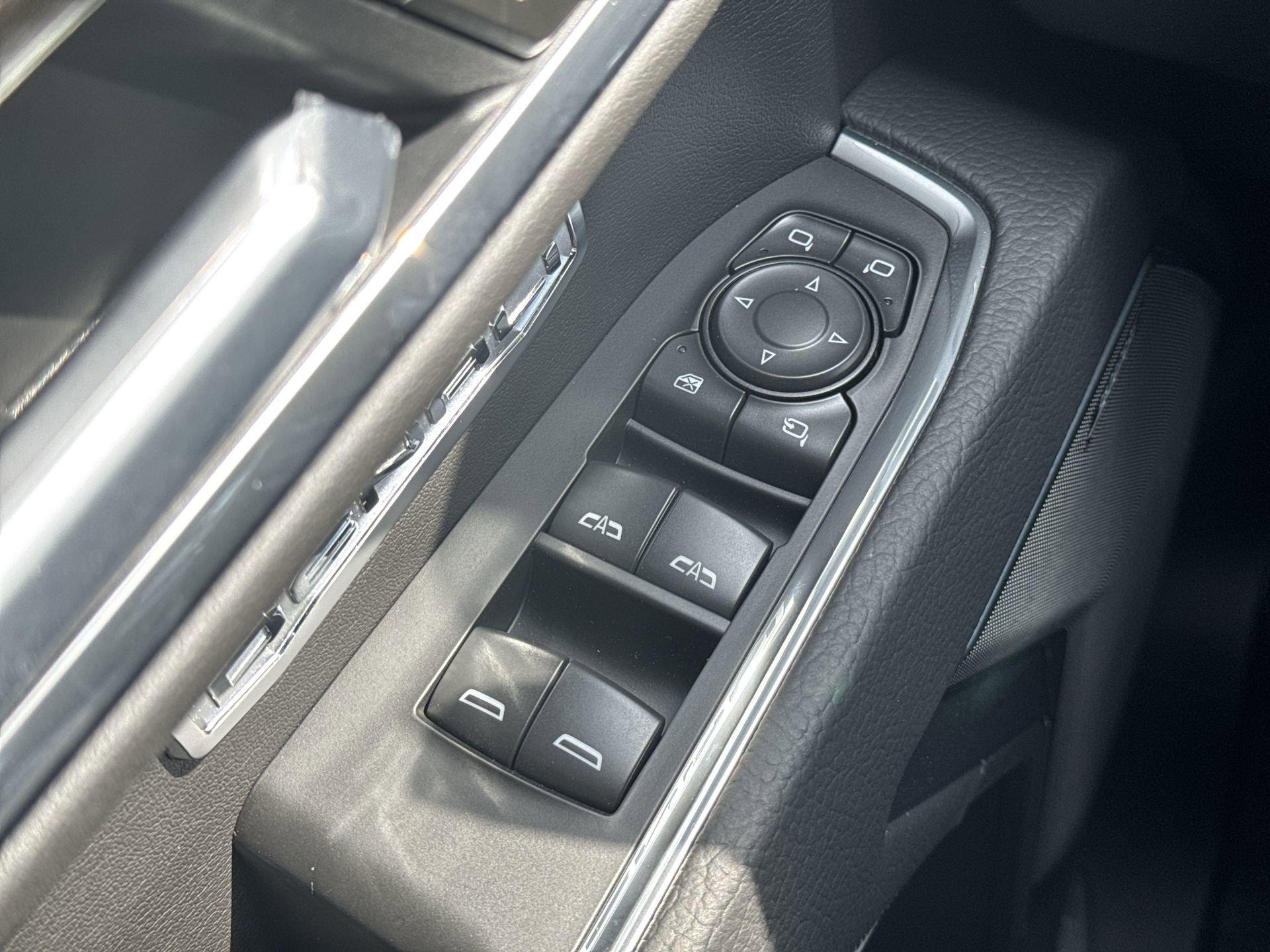 GMC Sierra 1500 Denali Four Wheel Drive Crew Cab - Thumbnail 14