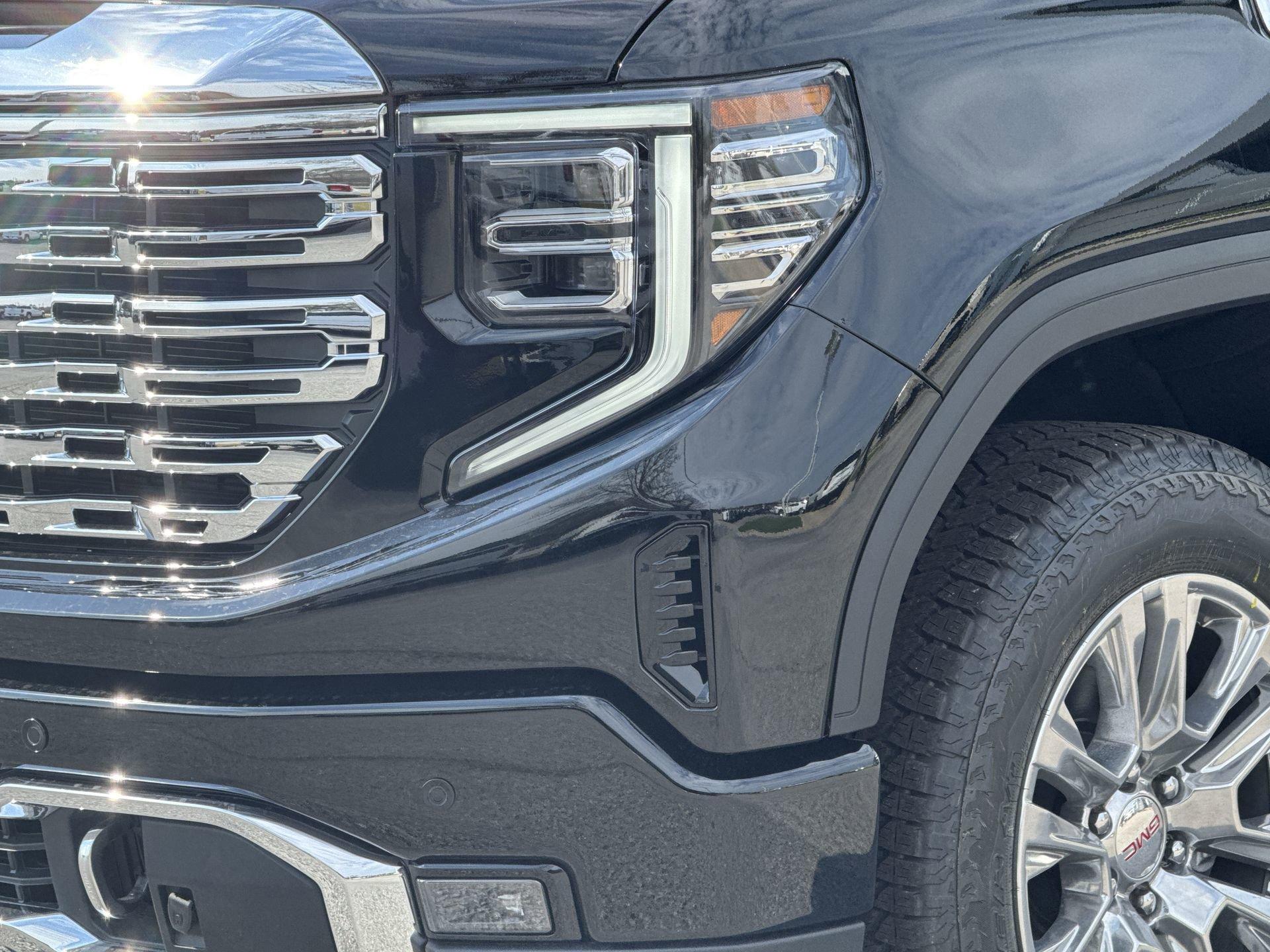 GMC Sierra 1500 Denali Four Wheel Drive Crew Cab - Thumbnail 5