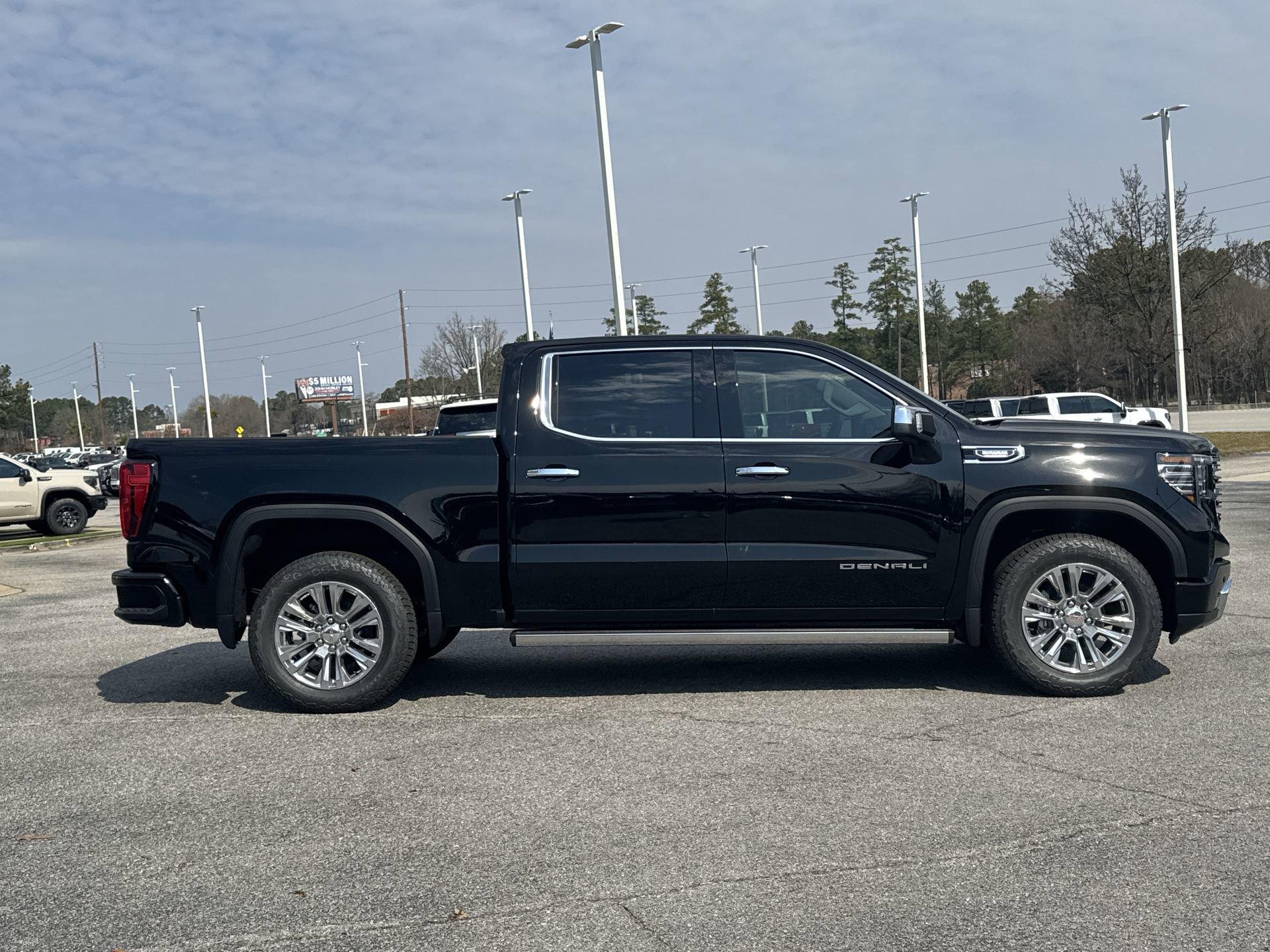 GMC Sierra 1500 Denali Four Wheel Drive Crew Cab - Thumbnail 10