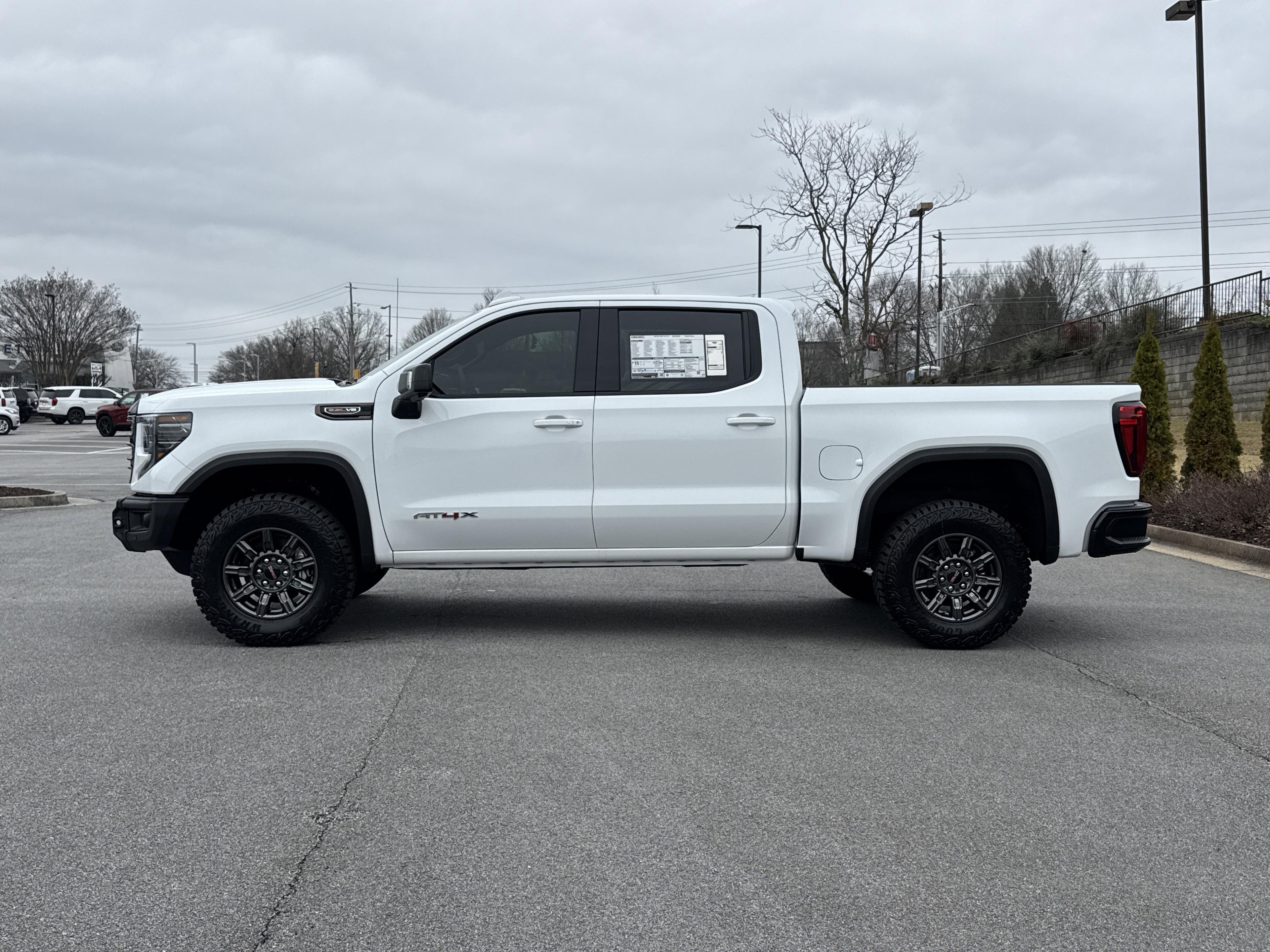 GMC Sierra 1500 At4X Four Wheel Drive Crew Cab - Thumbnail 6