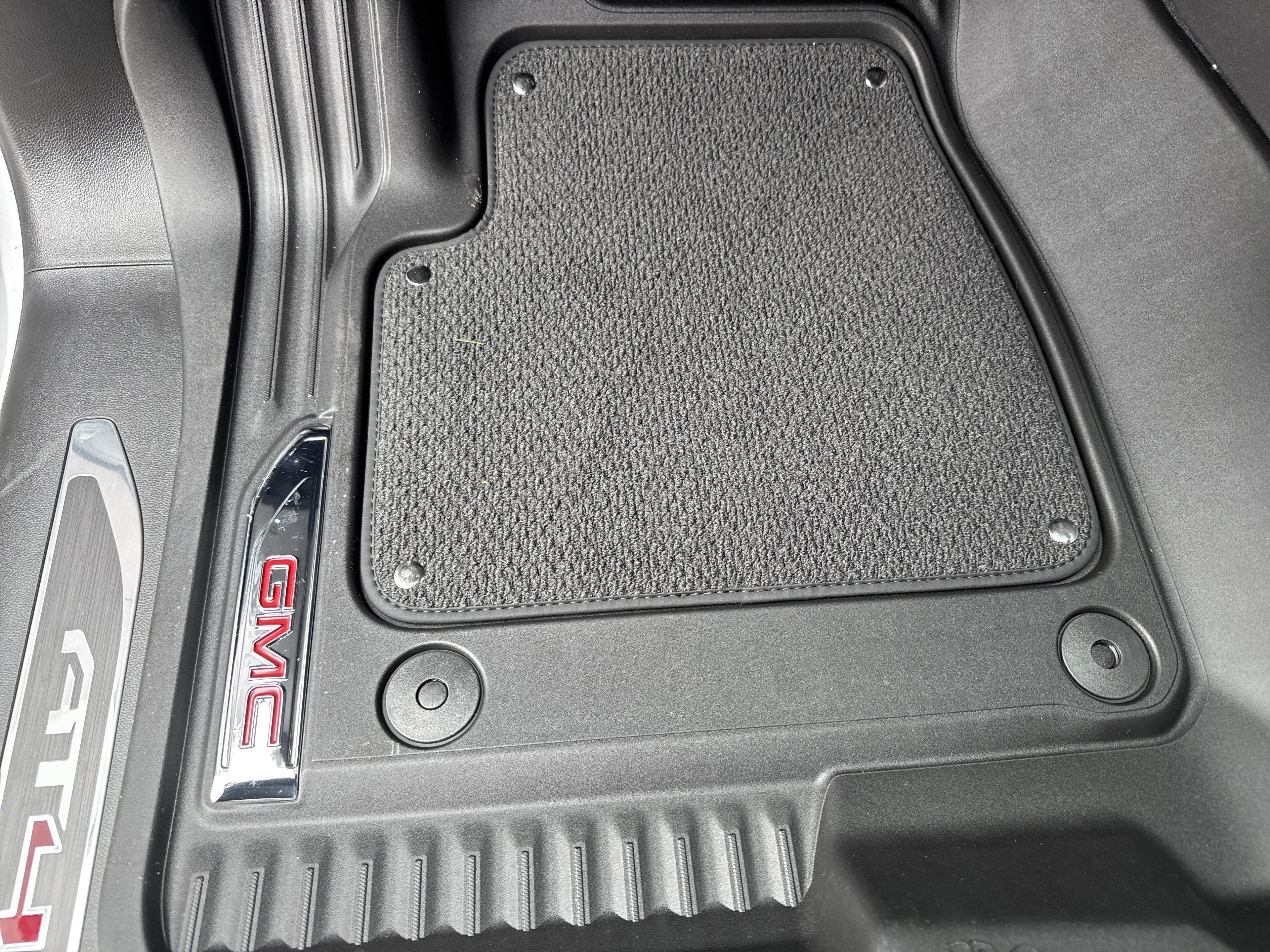 GMC Sierra 1500 At4X Four Wheel Drive Crew Cab - Thumbnail 16