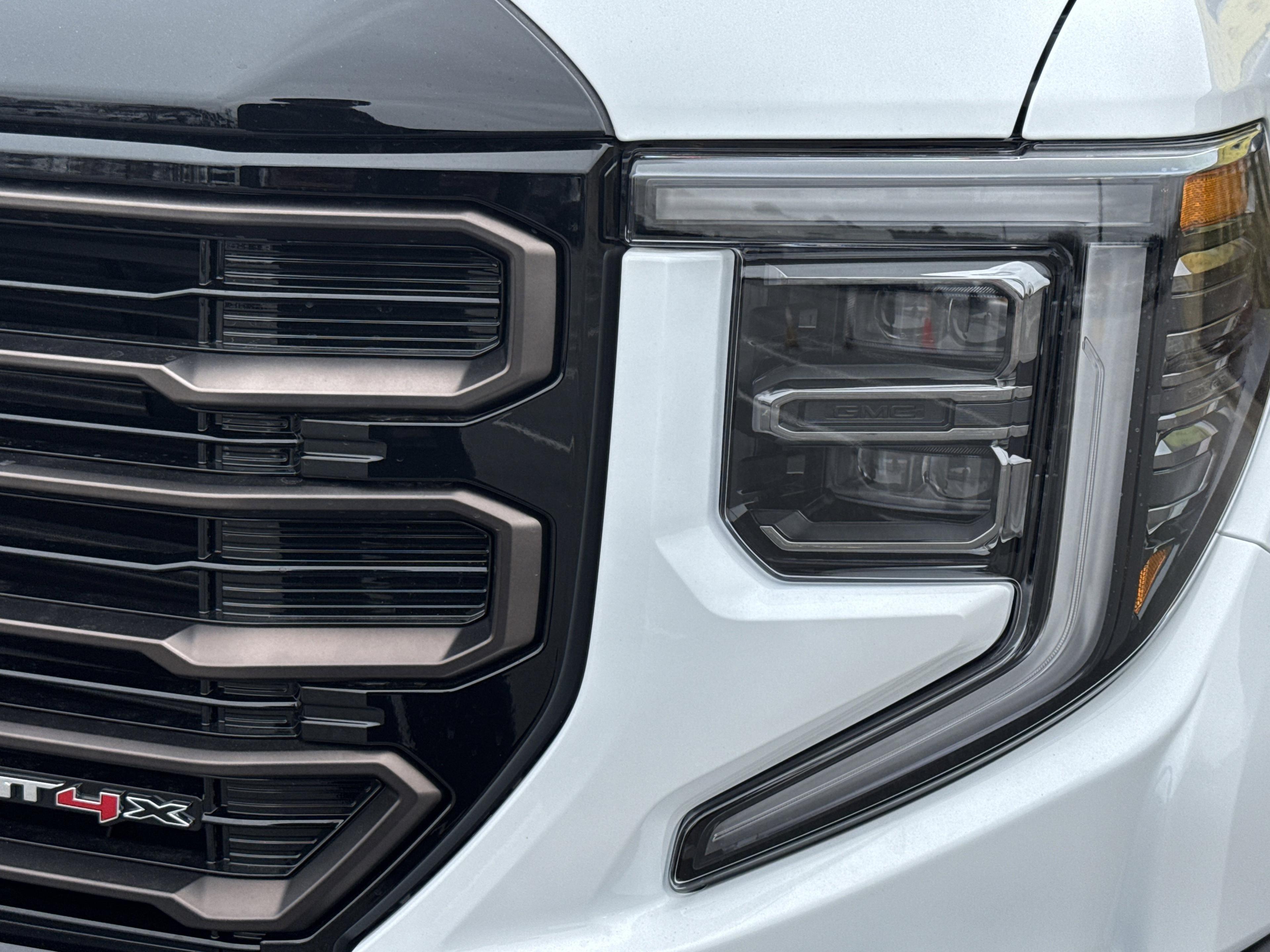 GMC Sierra 1500 At4X Four Wheel Drive Crew Cab - Thumbnail 5