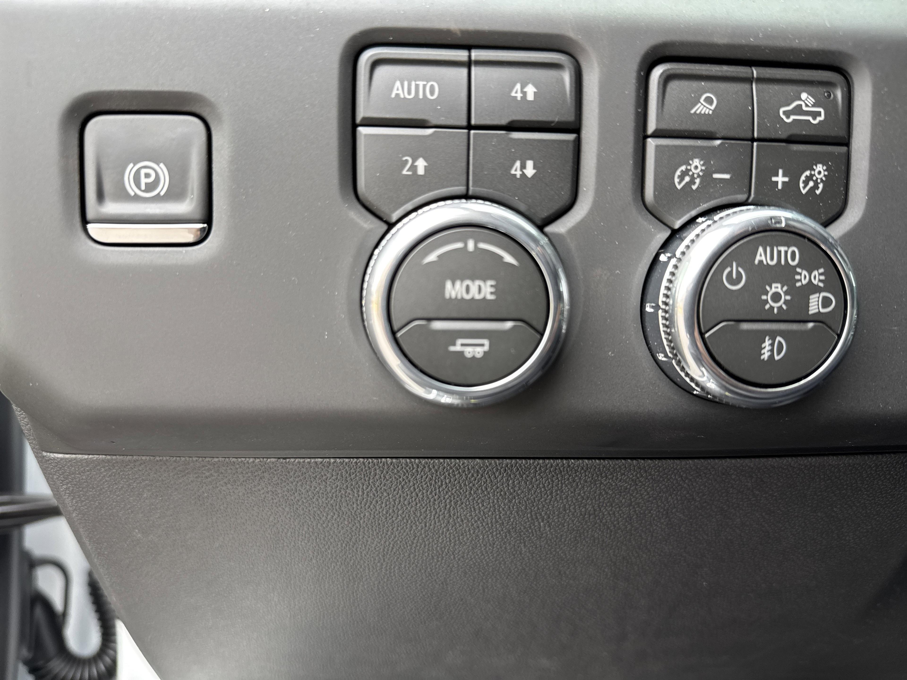 GMC Sierra 1500 At4 Four Wheel Drive Crew Cab - Thumbnail 18