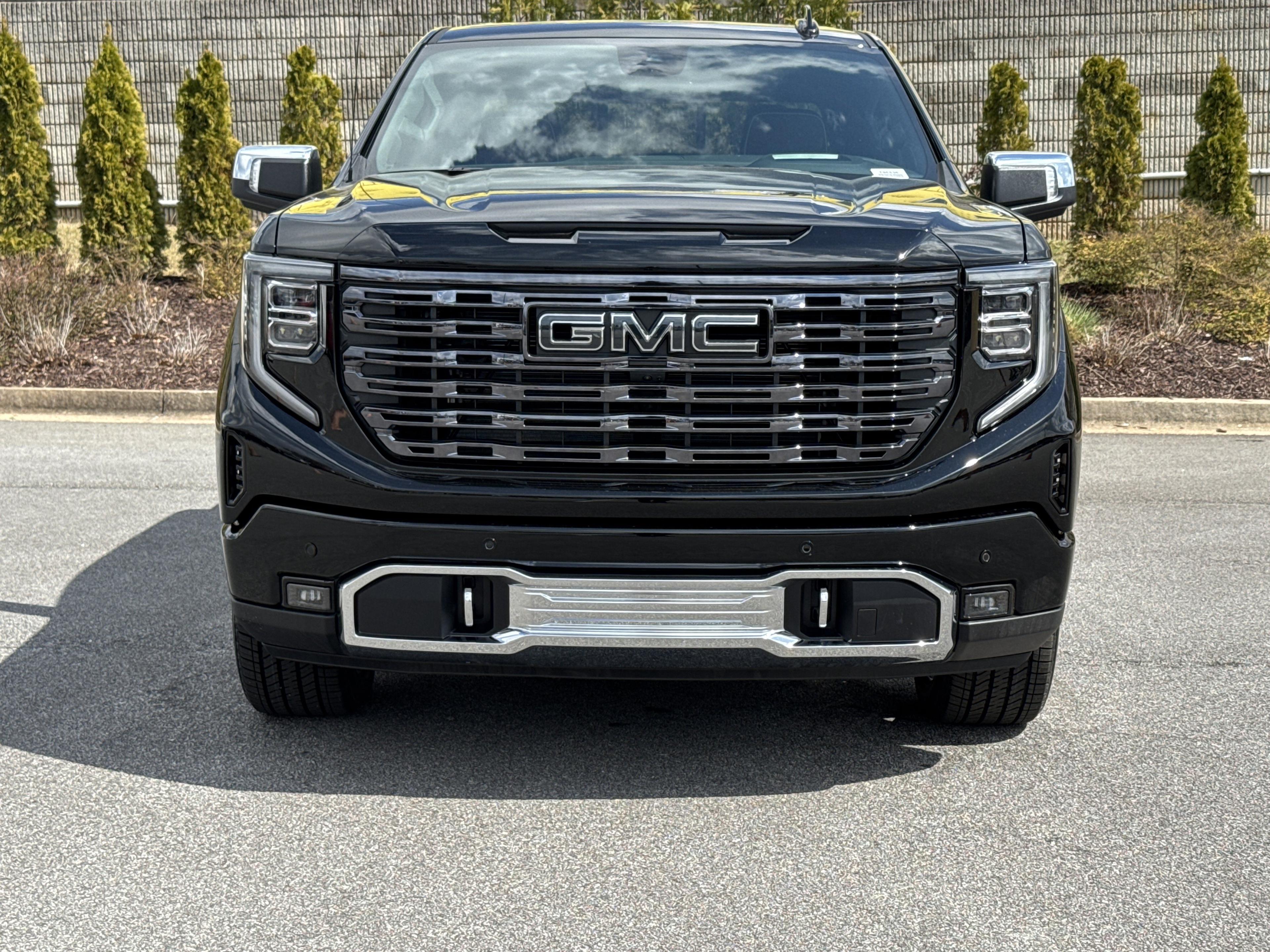 GMC Sierra 1500 Denali Ultimate Four Wheel Drive Crew Cab - Thumbnail 2