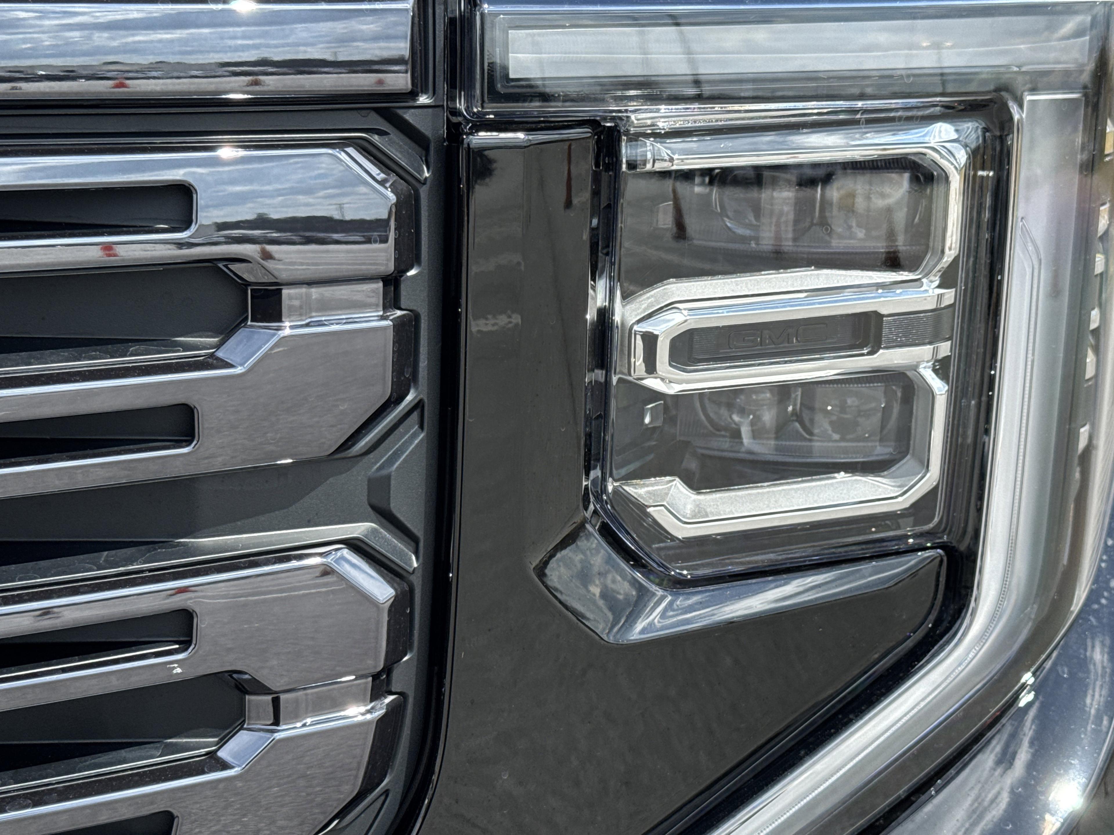 GMC Sierra 1500 Denali Ultimate Four Wheel Drive Crew Cab - Thumbnail 5