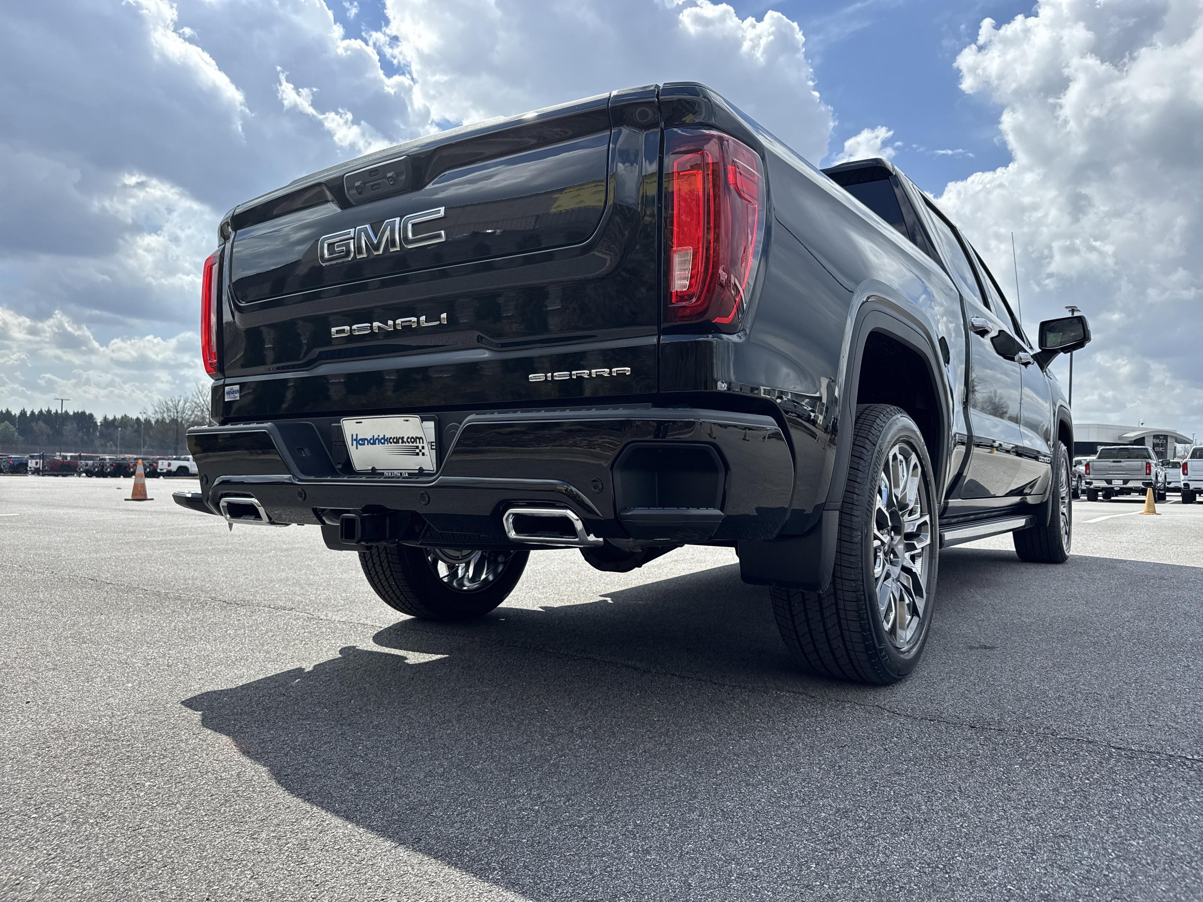 GMC Sierra 1500 Denali Ultimate Four Wheel Drive Crew Cab - Thumbnail 9