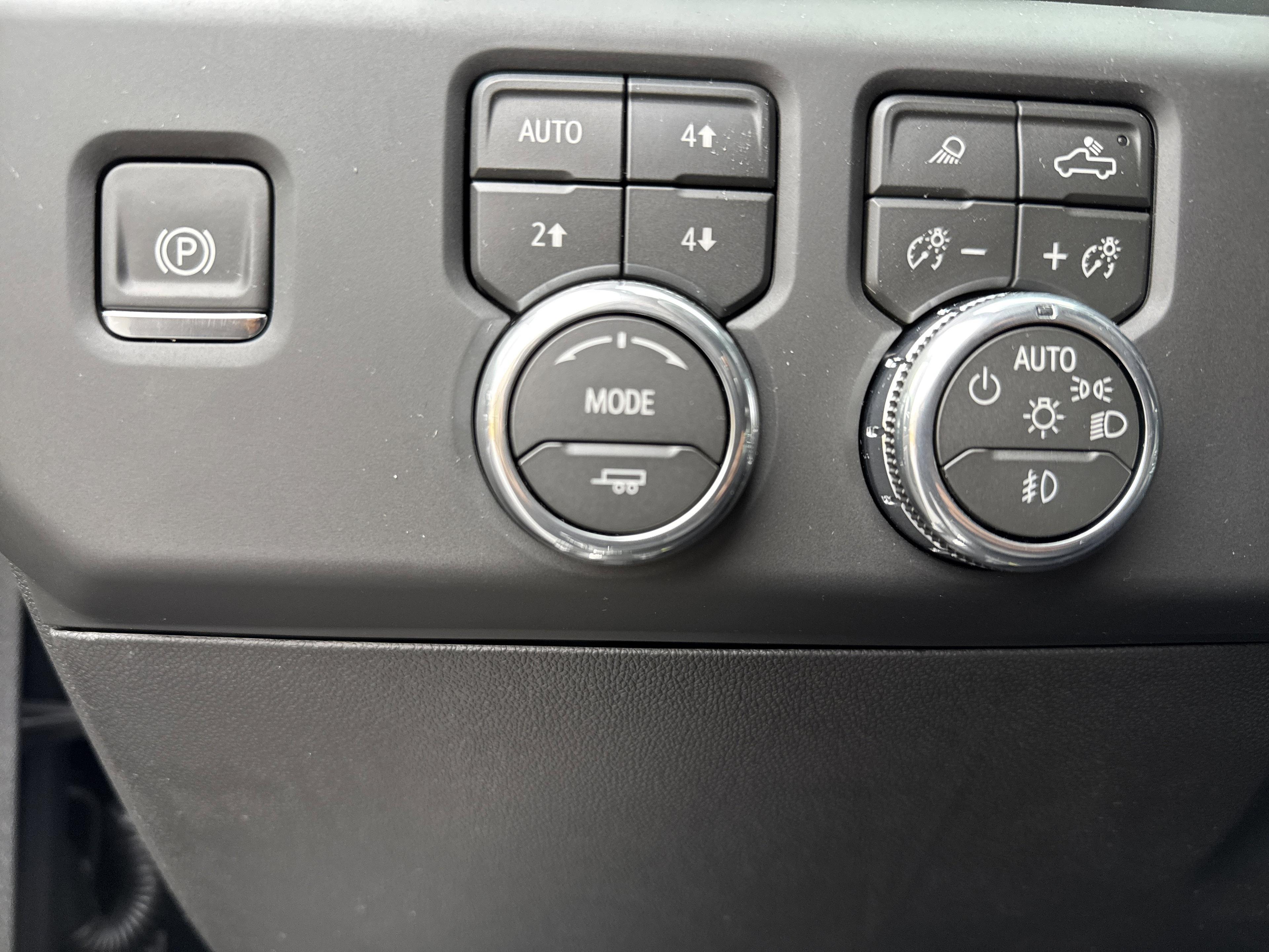 GMC Sierra 1500 Denali Four Wheel Drive Crew Cab - Thumbnail 17