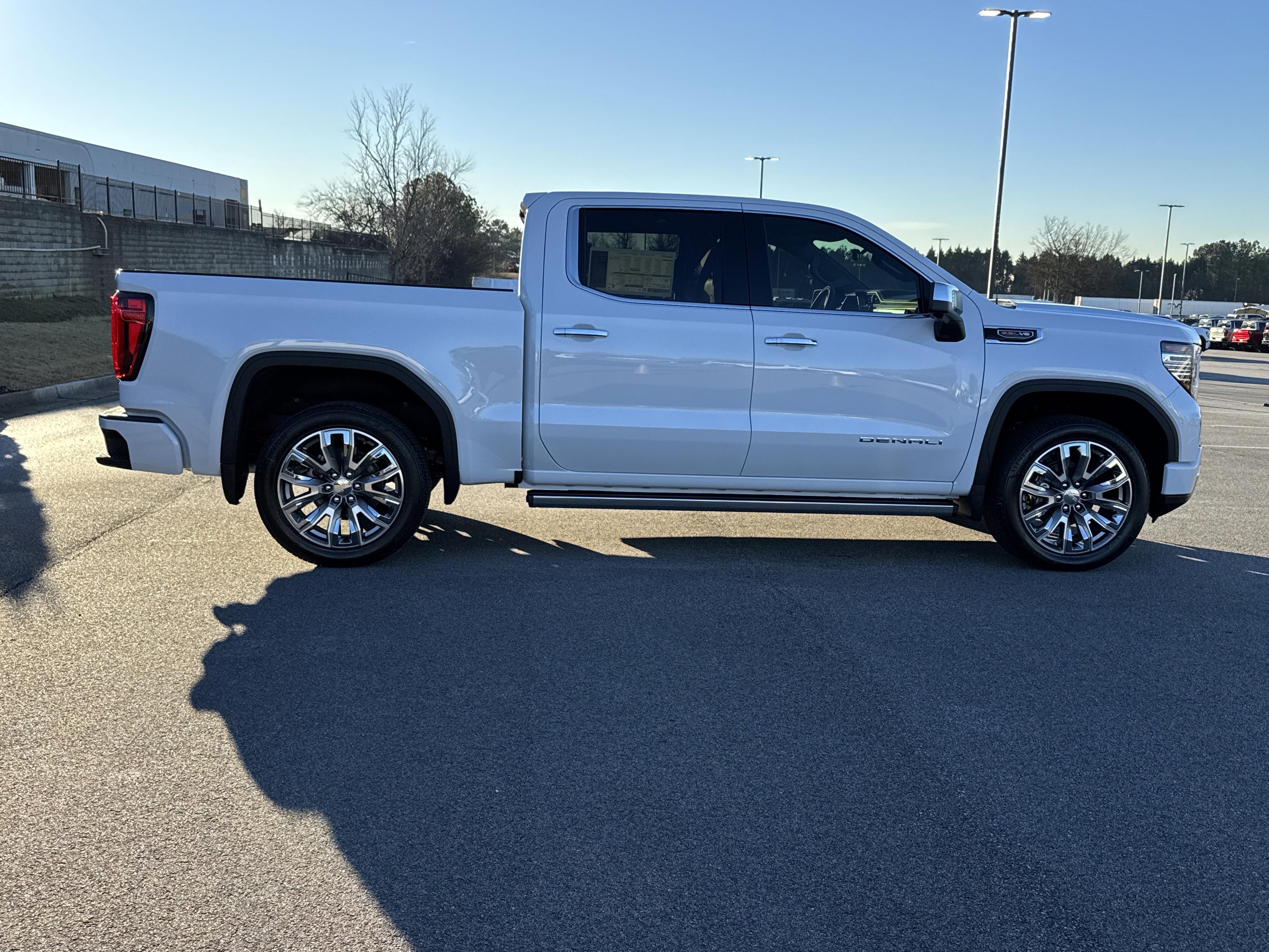 GMC Sierra 1500 Denali Four Wheel Drive Crew Cab - Thumbnail 10