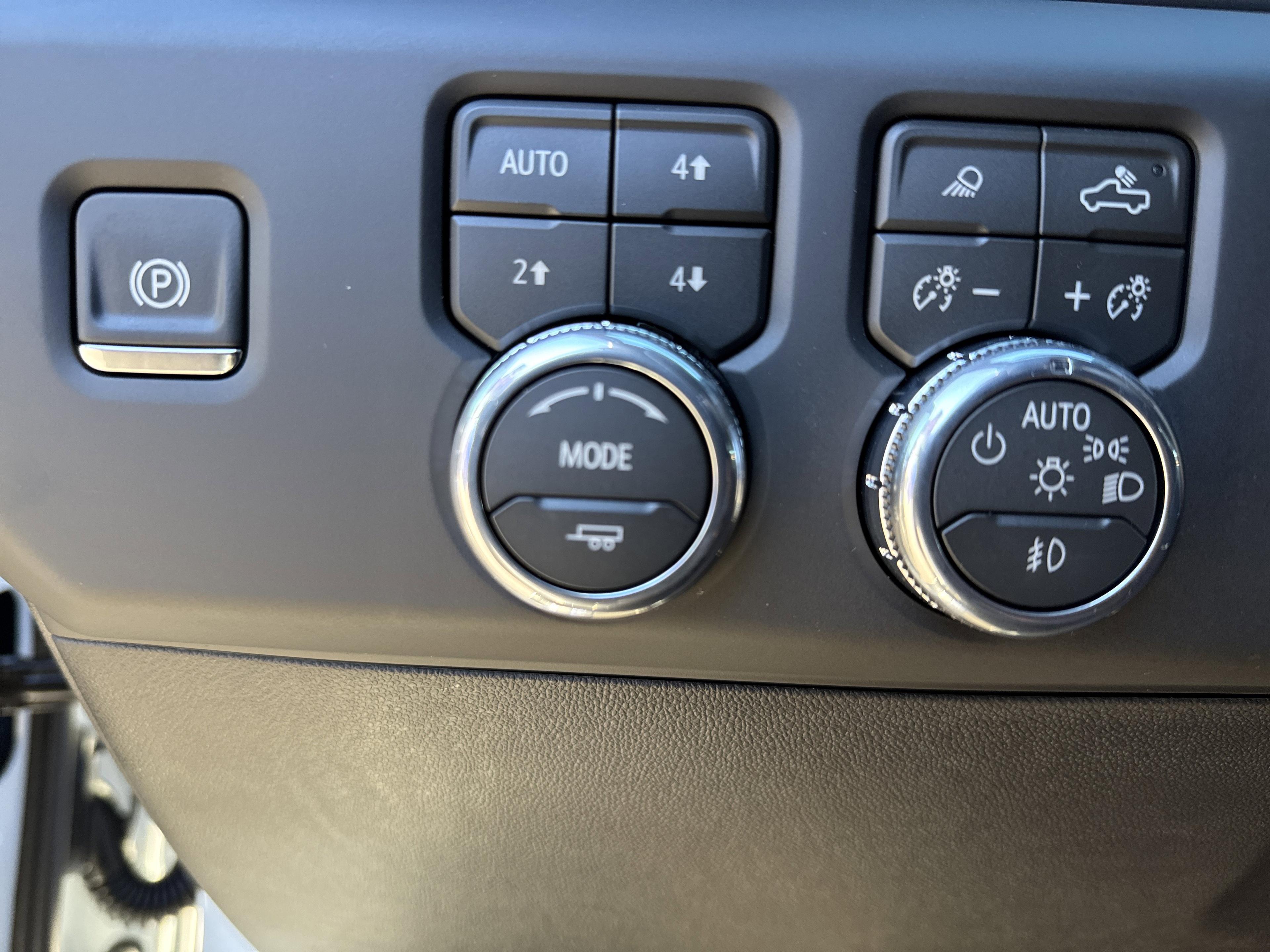 GMC Sierra 1500 Denali Four Wheel Drive Crew Cab - Thumbnail 17