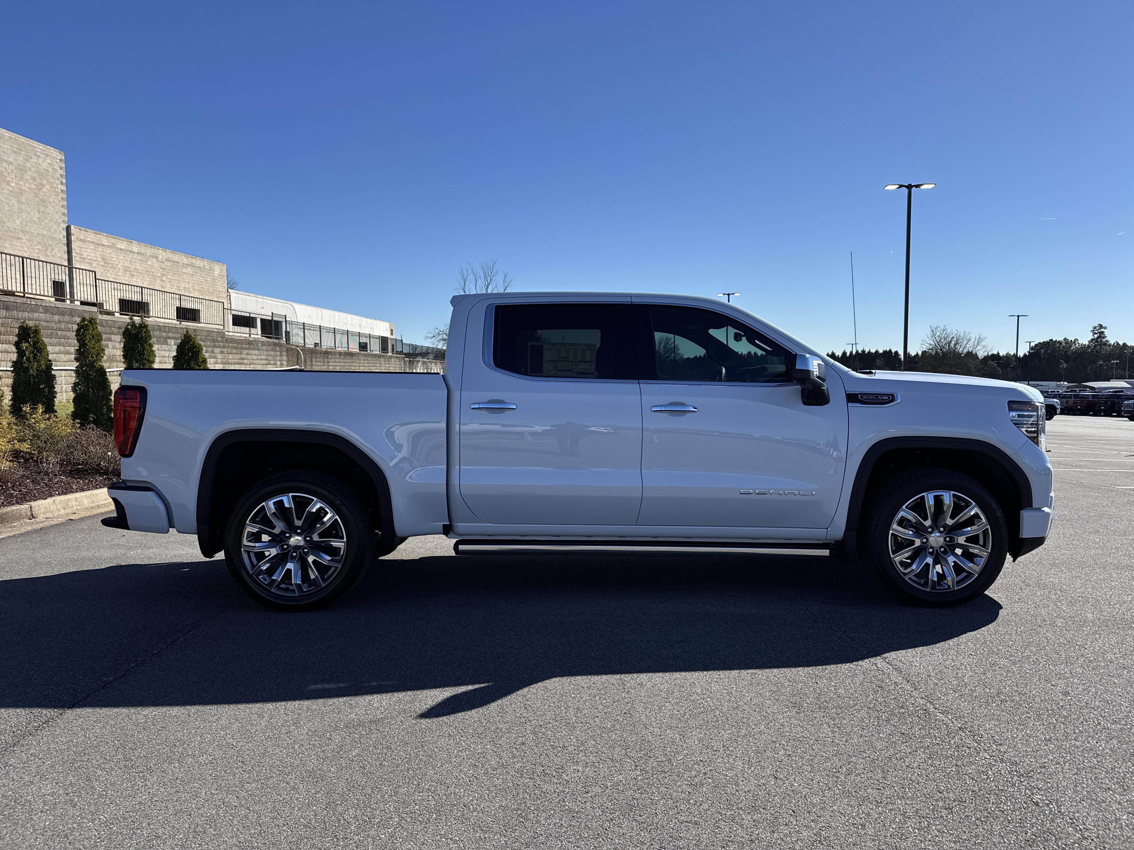 GMC Sierra 1500 Denali Four Wheel Drive Crew Cab - Thumbnail 10