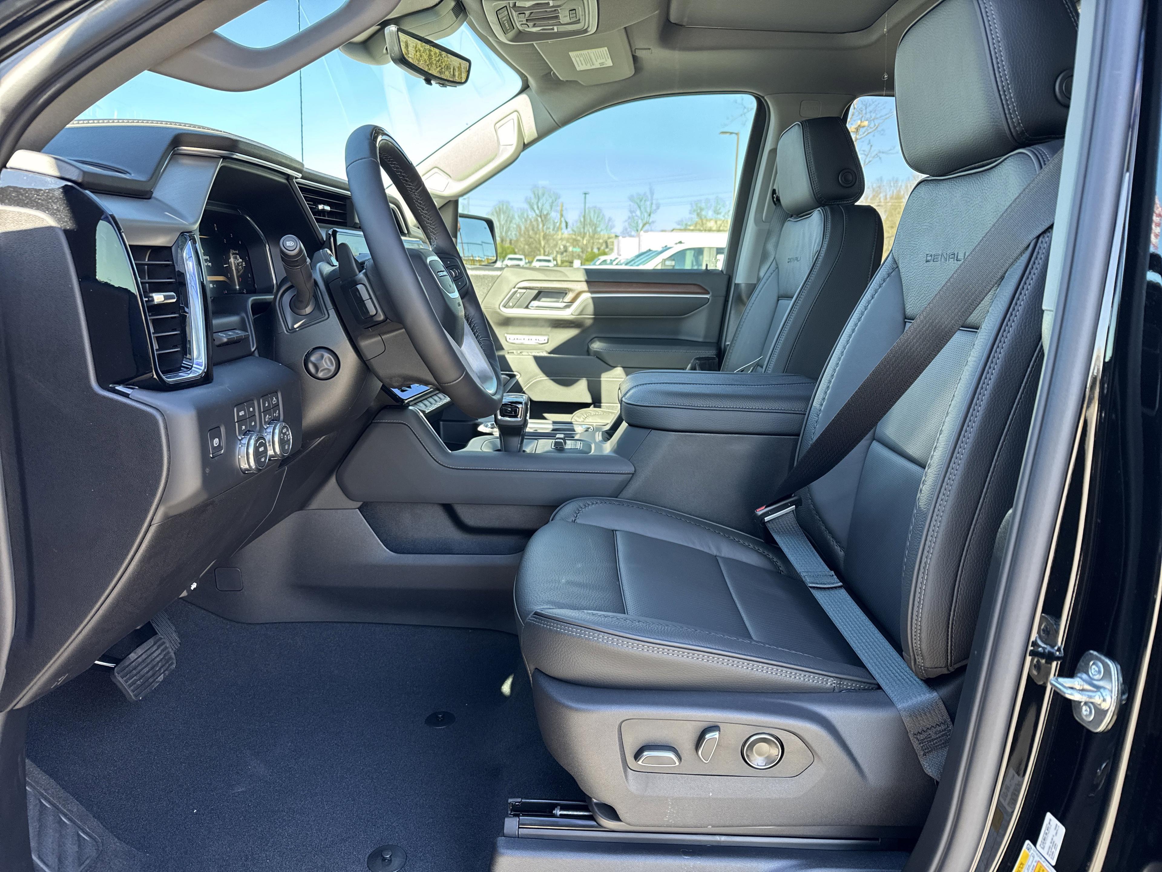 GMC Sierra 1500 Denali Four Wheel Drive Crew Cab - Thumbnail 13