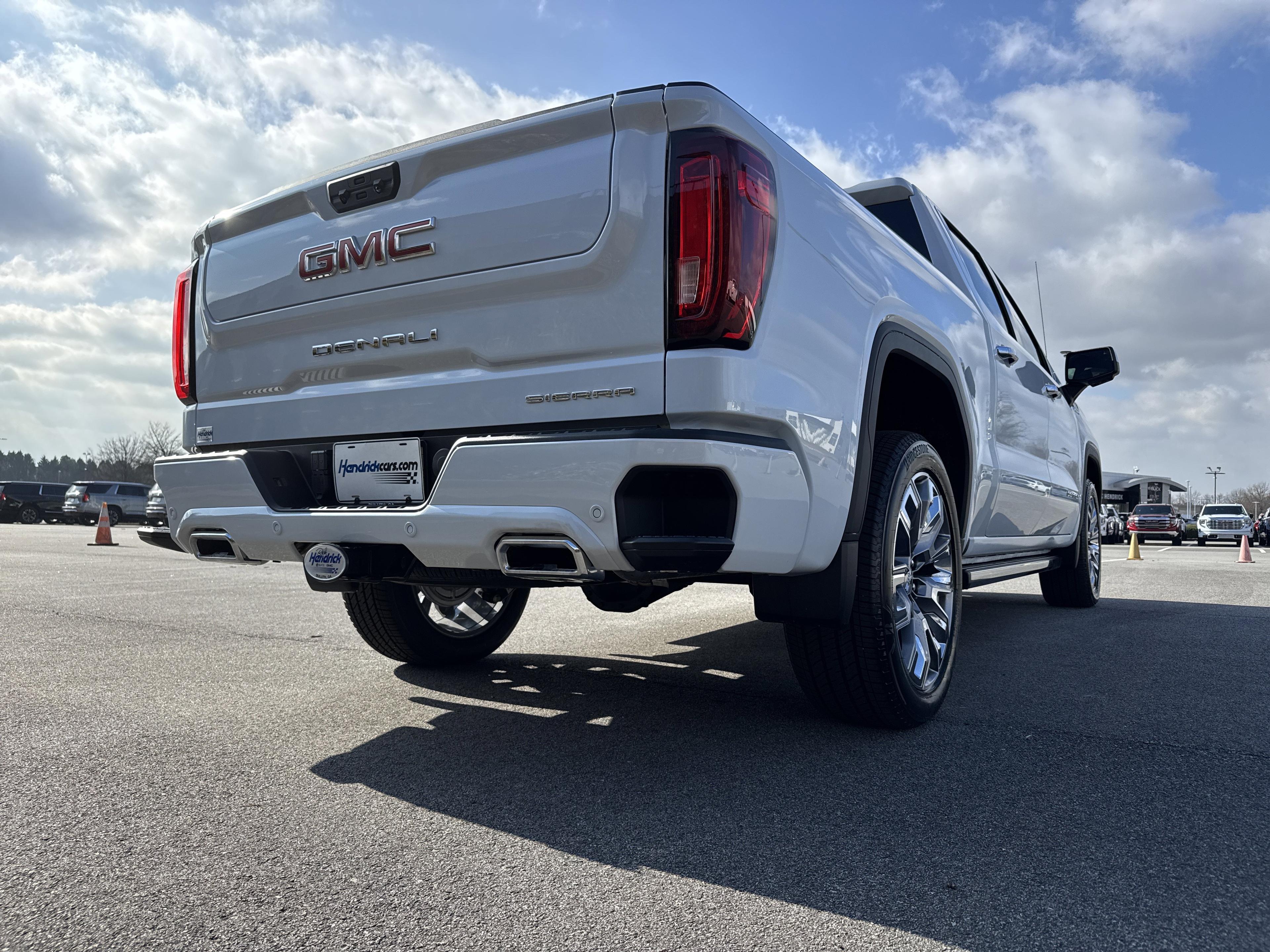 GMC Sierra 1500 Denali Four Wheel Drive Crew Cab - Thumbnail 9