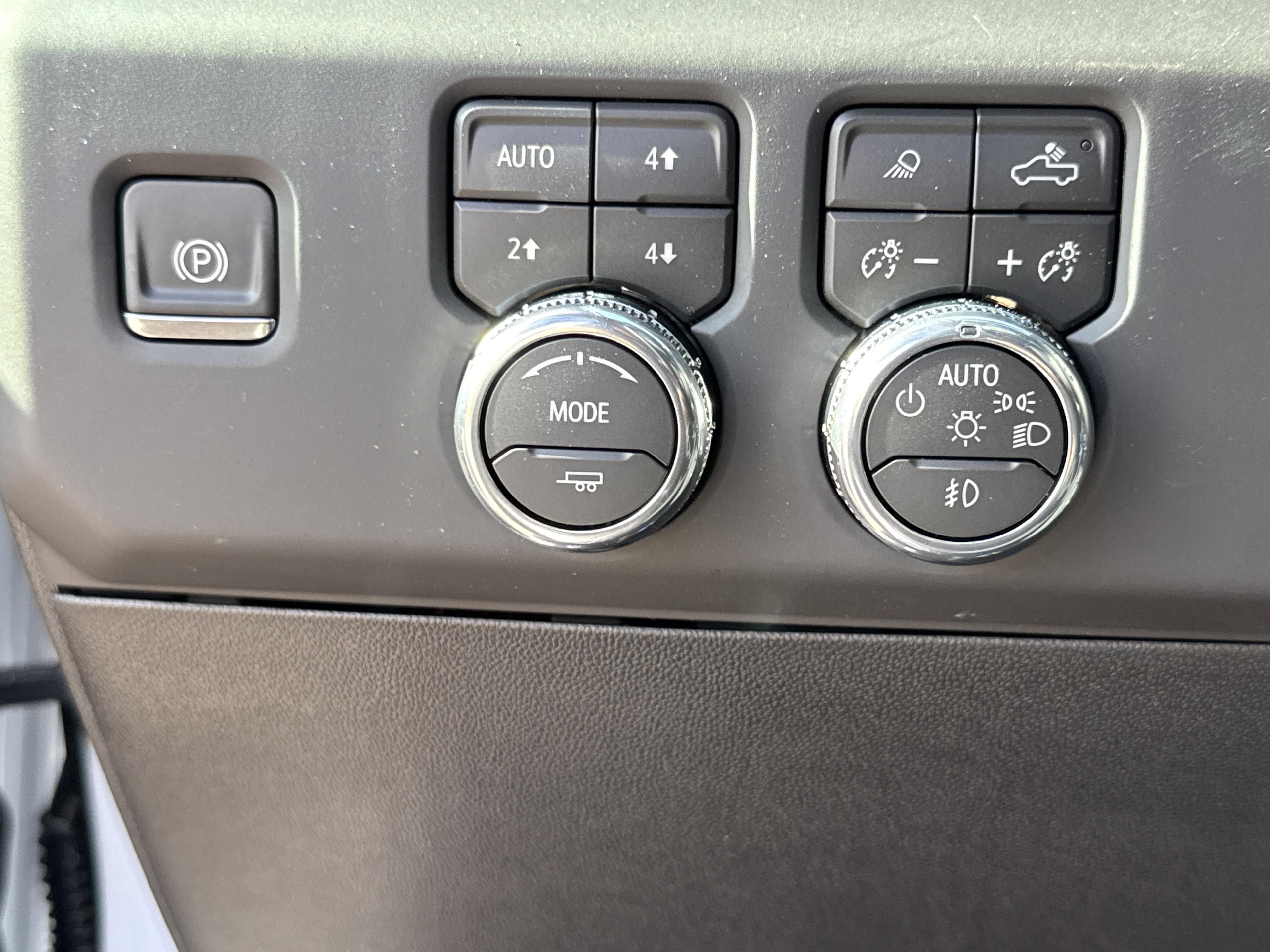 GMC Sierra 1500 Denali Four Wheel Drive Crew Cab - Thumbnail 17