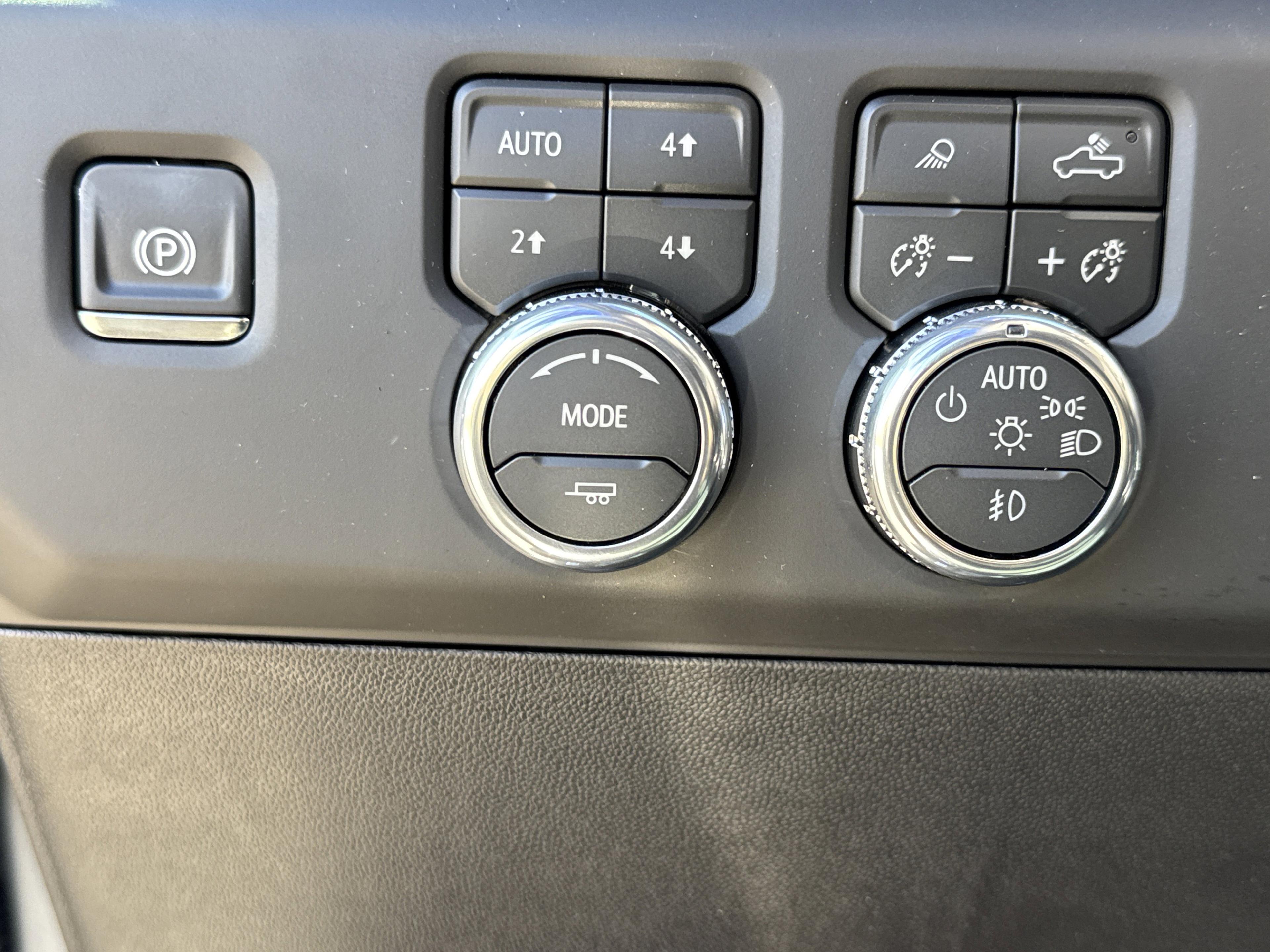 GMC Sierra 1500 Denali Four Wheel Drive Crew Cab - Thumbnail 17