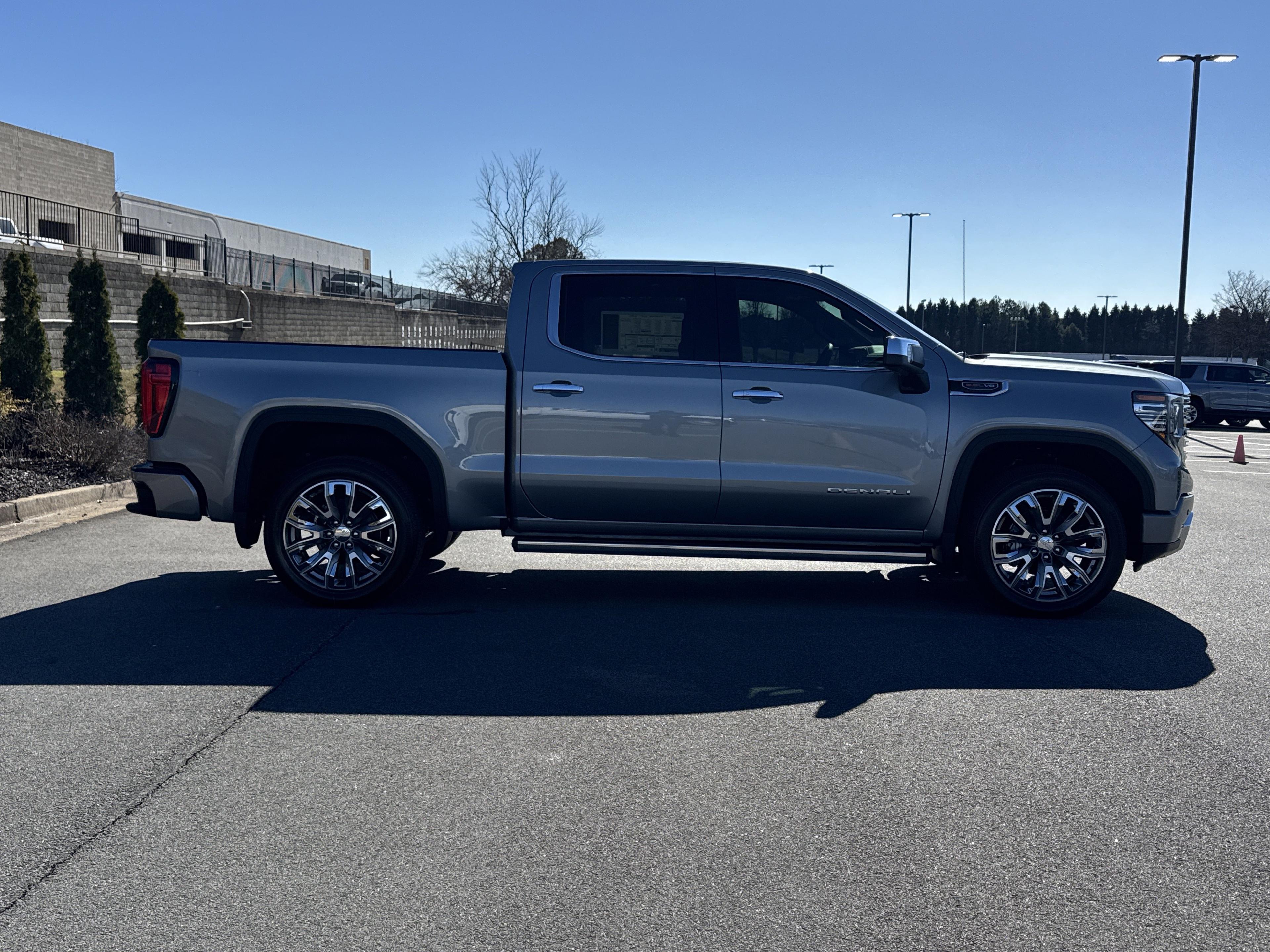 GMC Sierra 1500 Denali Four Wheel Drive Crew Cab - Thumbnail 10