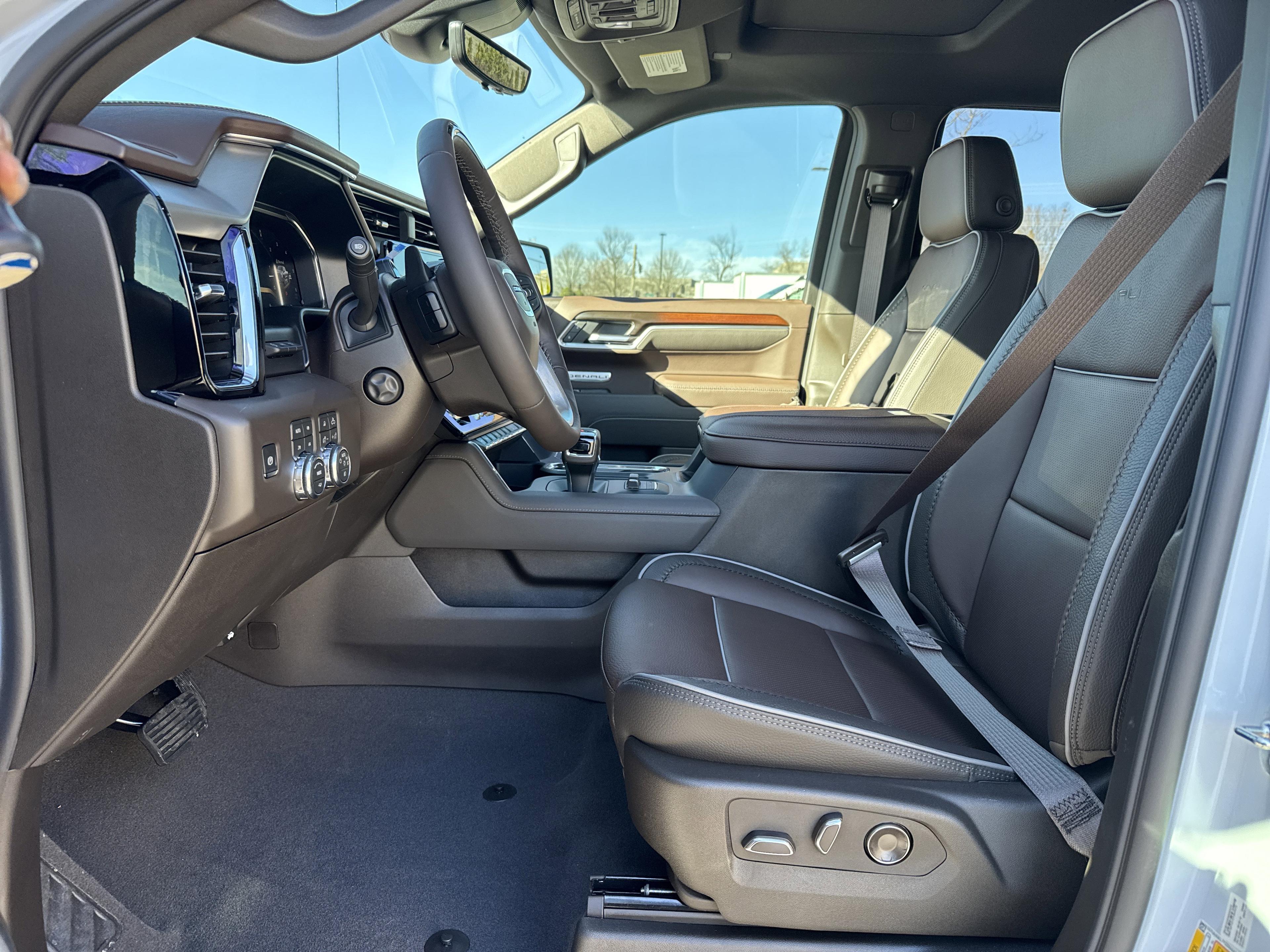 GMC Sierra 1500 Denali Four Wheel Drive Crew Cab - Thumbnail 15