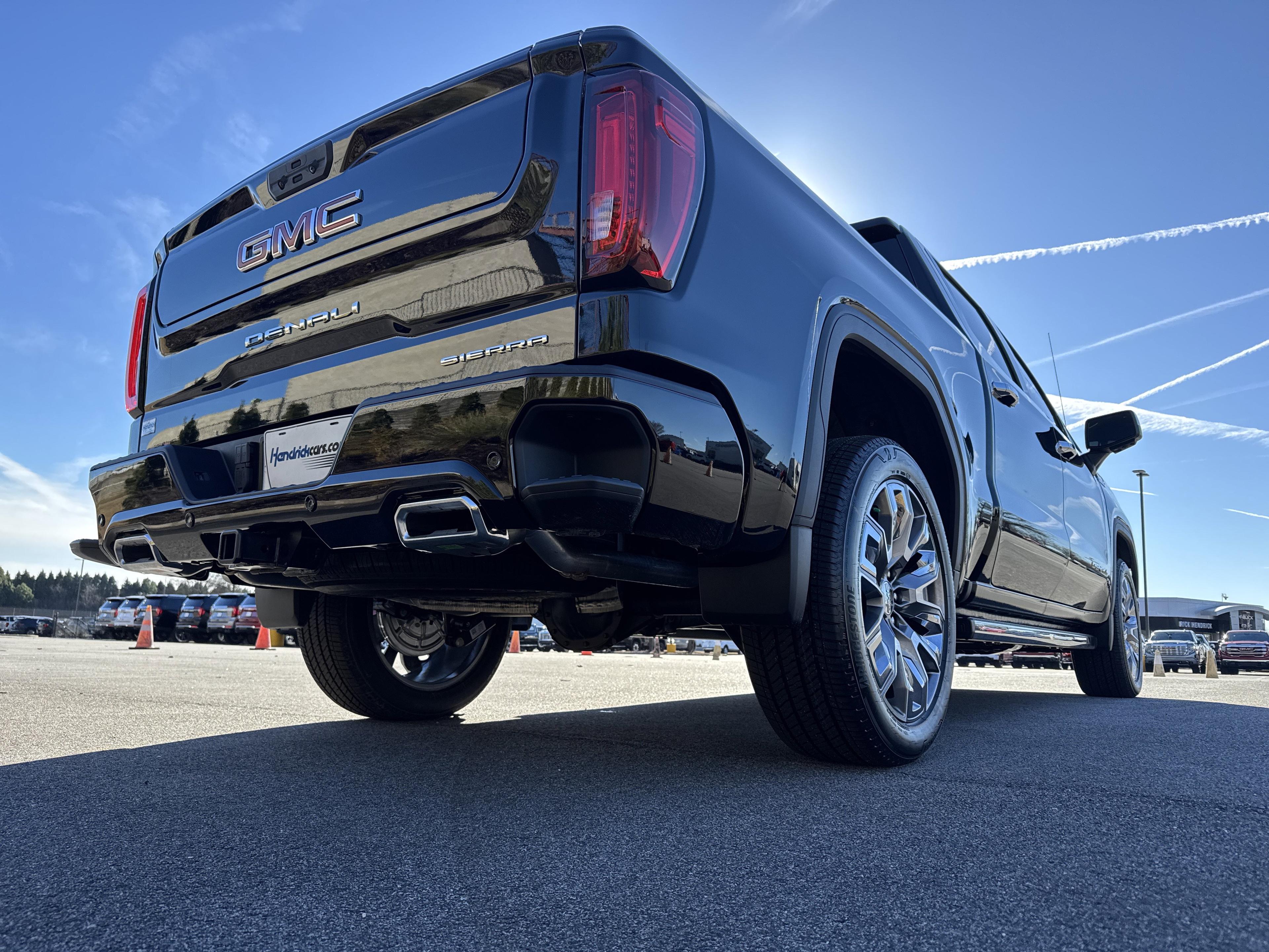 GMC Sierra 1500 Denali Four Wheel Drive Crew Cab - Thumbnail 9