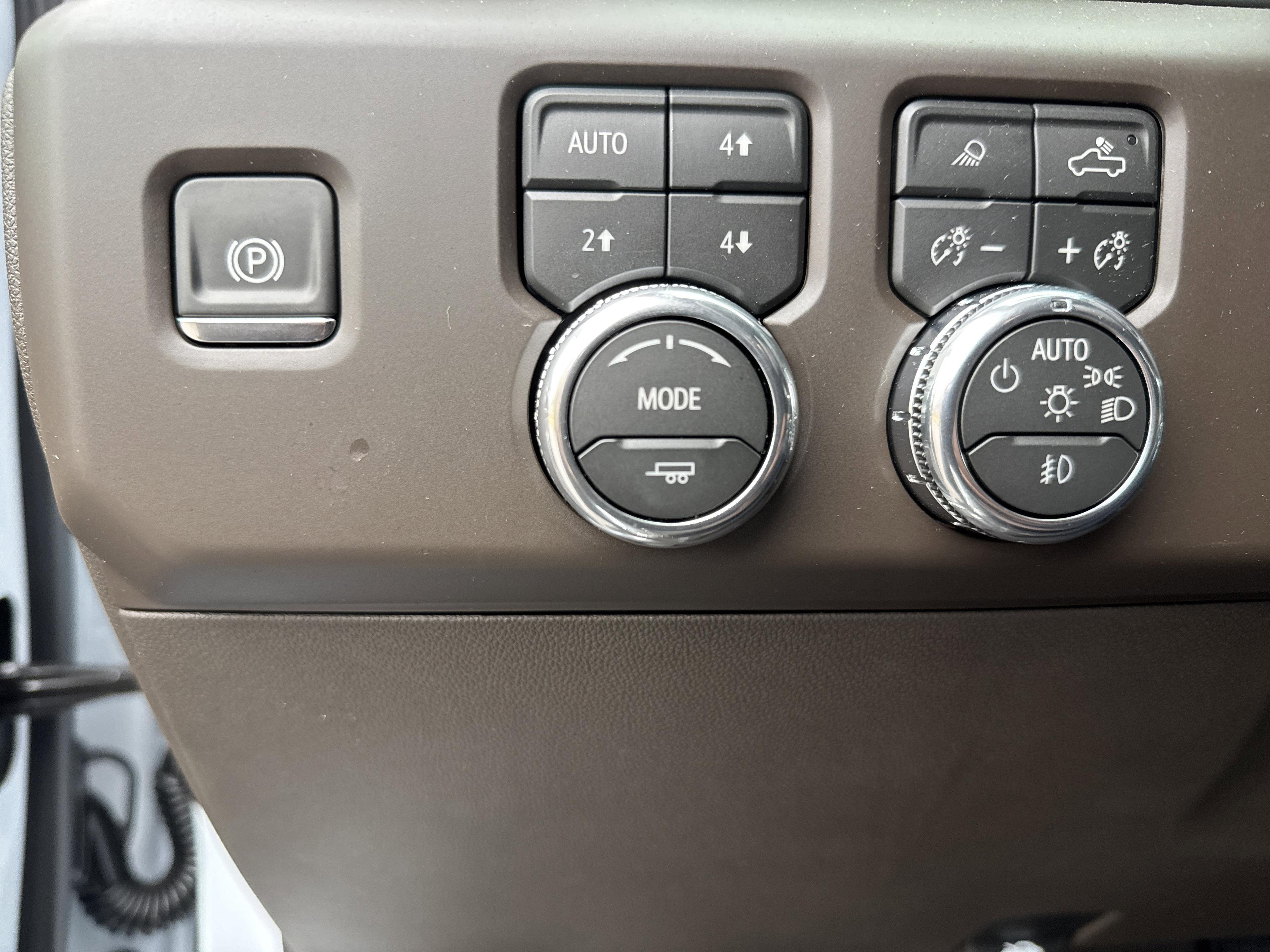 GMC Sierra 1500 Denali Four Wheel Drive Crew Cab - Thumbnail 17