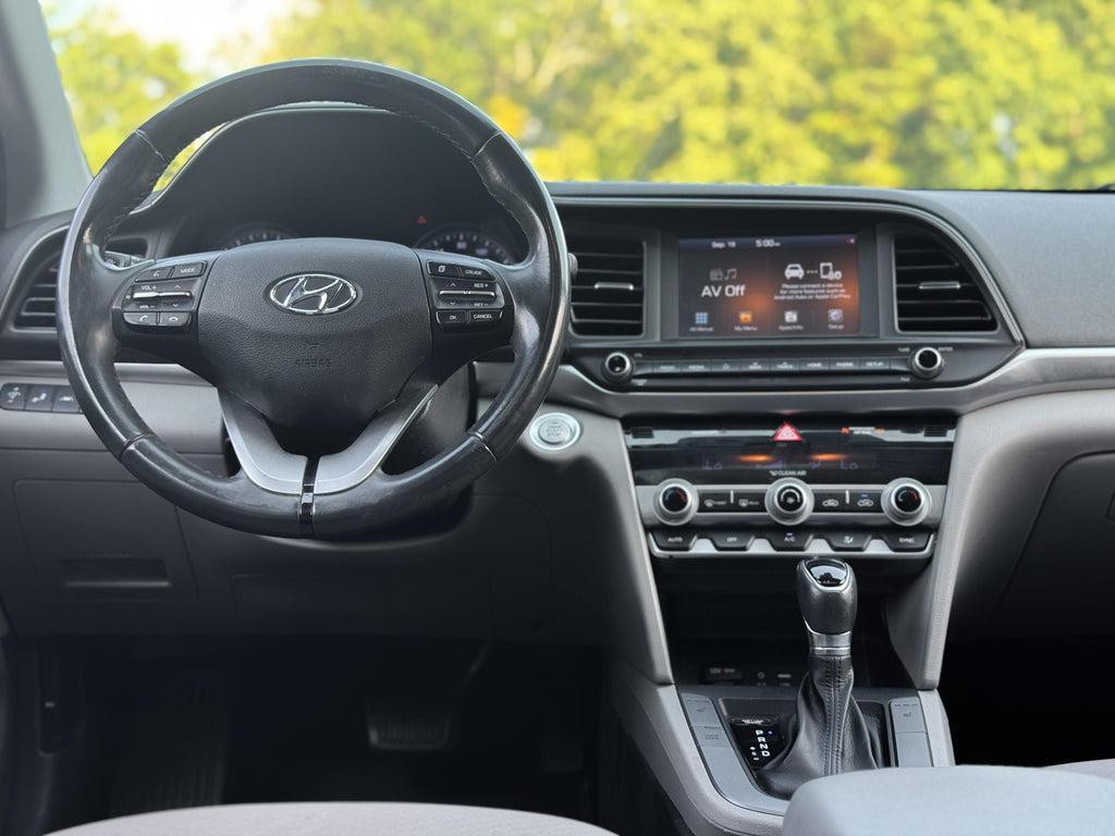 Hyundai Elantra - Thumbnail 11