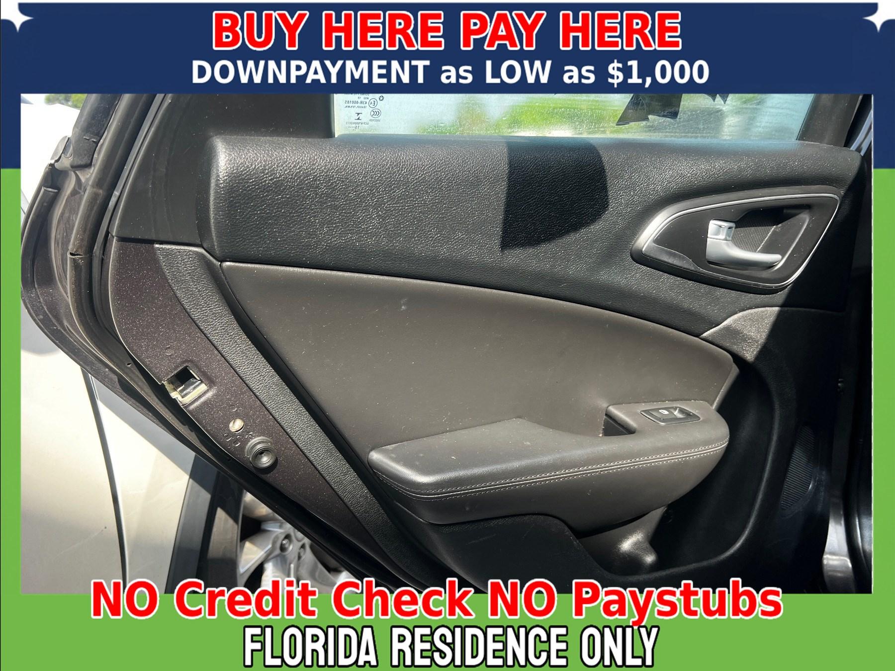 Chrysler 200 Limited - Thumbnail 12