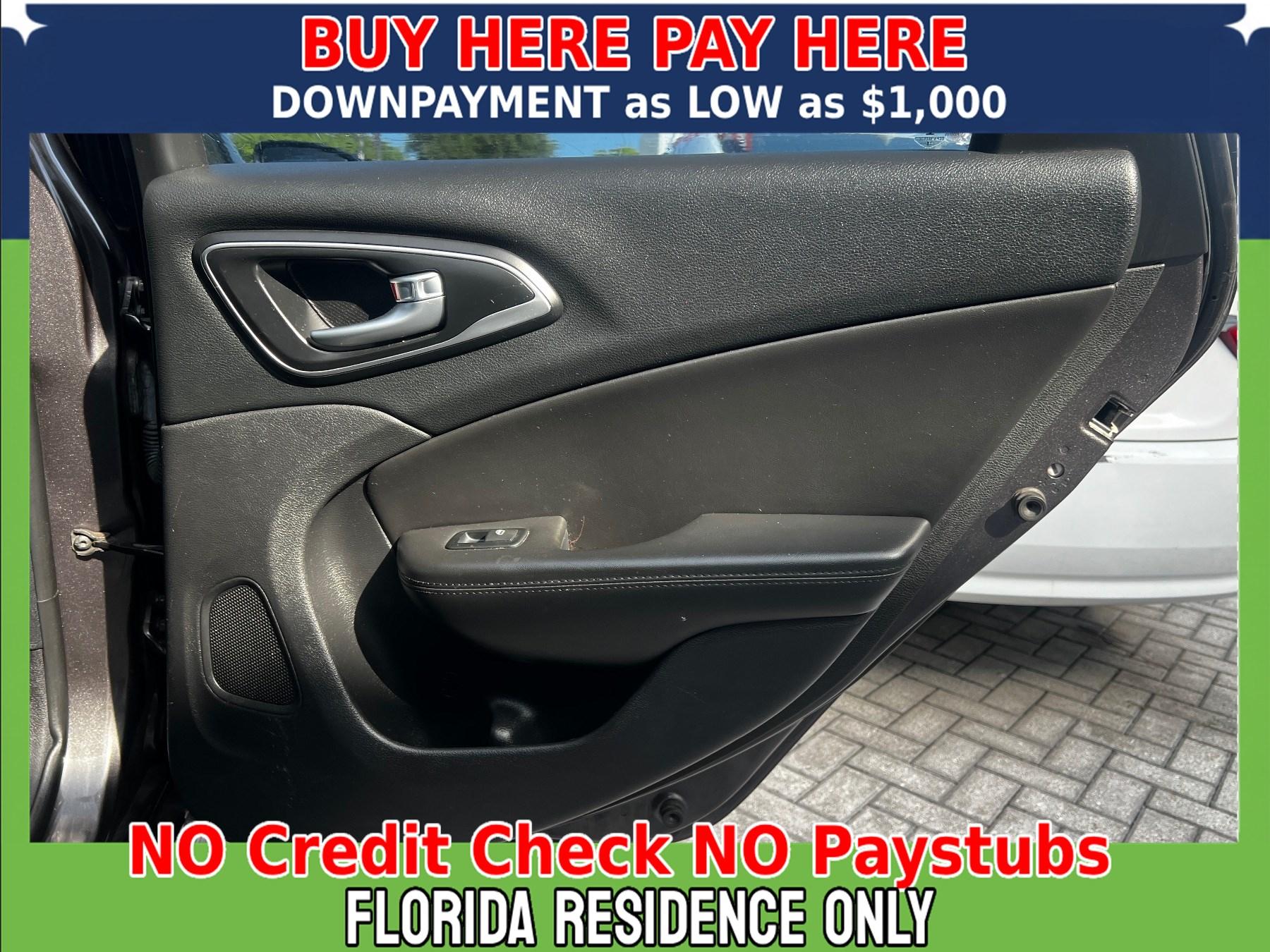 Chrysler 200 Limited - Thumbnail 13