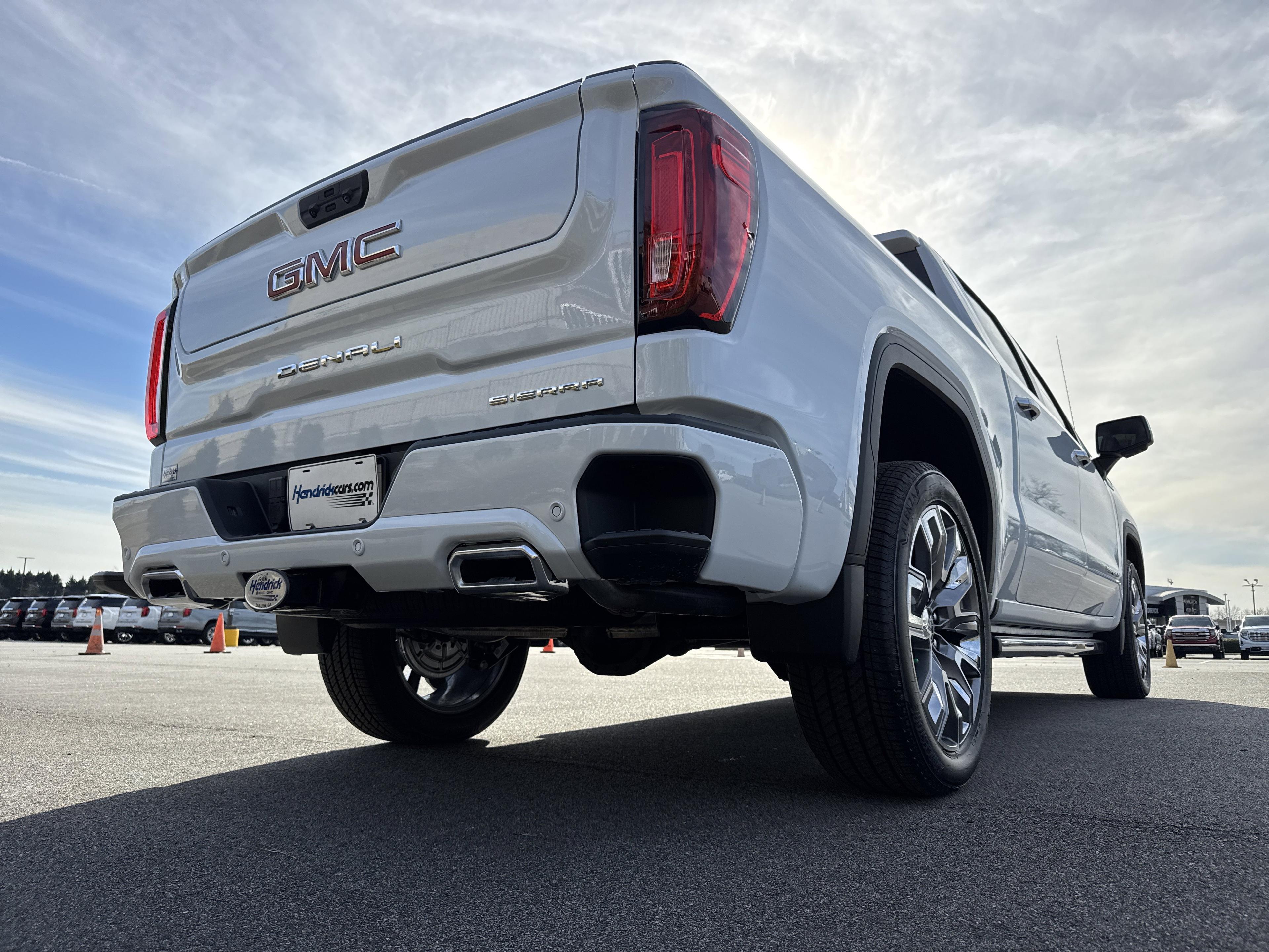 GMC Sierra 1500 Denali Four Wheel Drive Crew Cab - Thumbnail 9