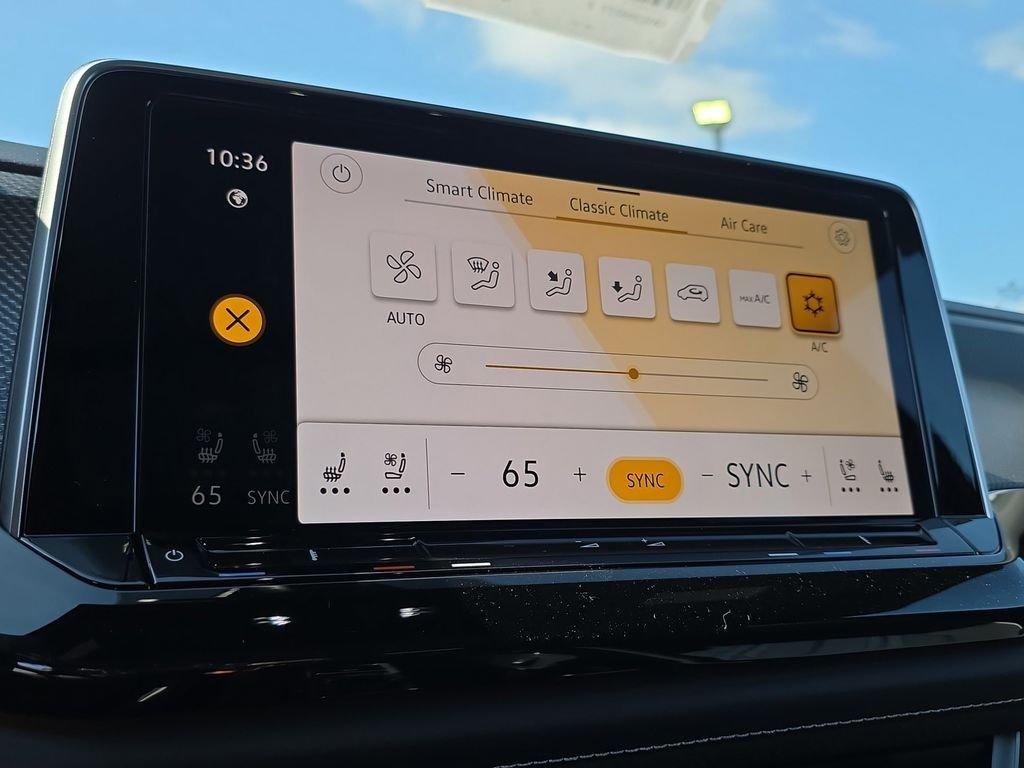 Volkswagen Atlas Cross Sport 2.0T Sel Premium R-Line With Navigation & Awd - Thumbnail 13