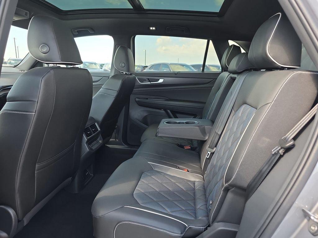 Volkswagen Atlas Cross Sport 2.0T Sel Premium R-Line With Navigation & Awd - Thumbnail 7