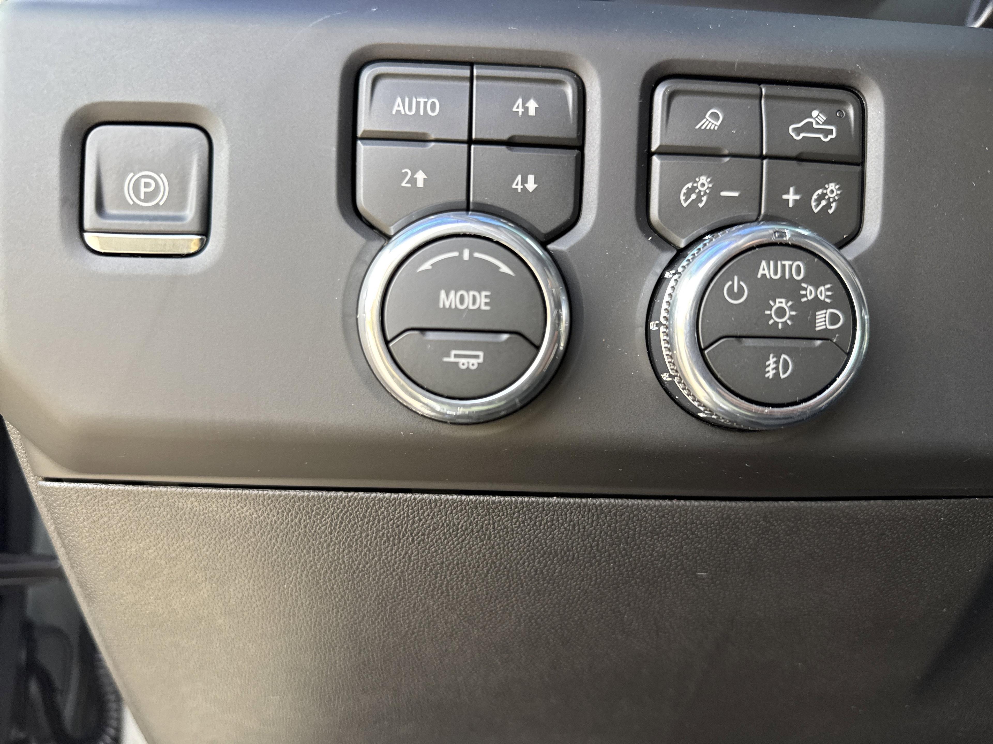 GMC Sierra 1500 Denali Four Wheel Drive Crew Cab - Thumbnail 17