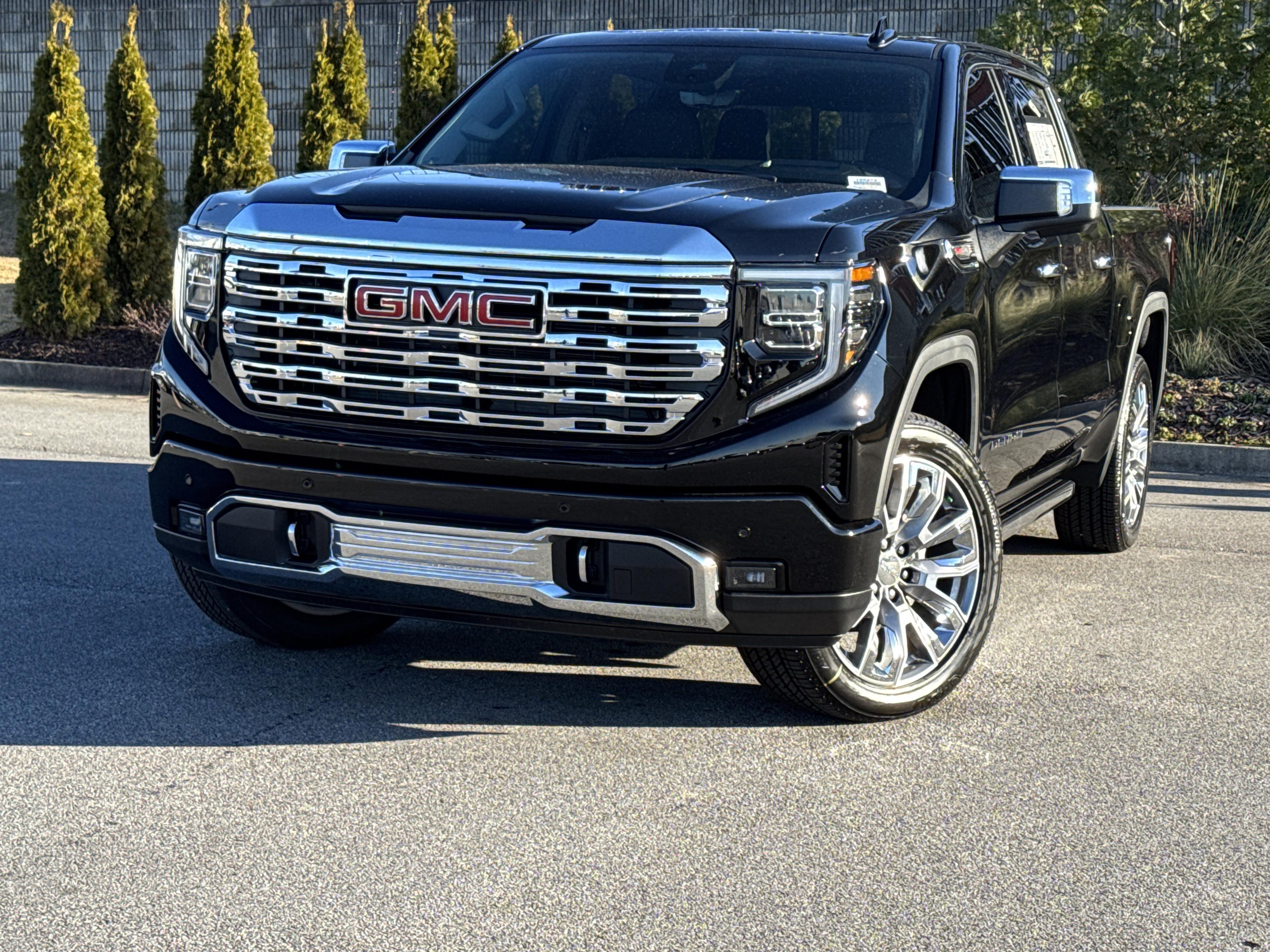 GMC Sierra 1500 Denali Four Wheel Drive Crew Cab - Thumbnail 4