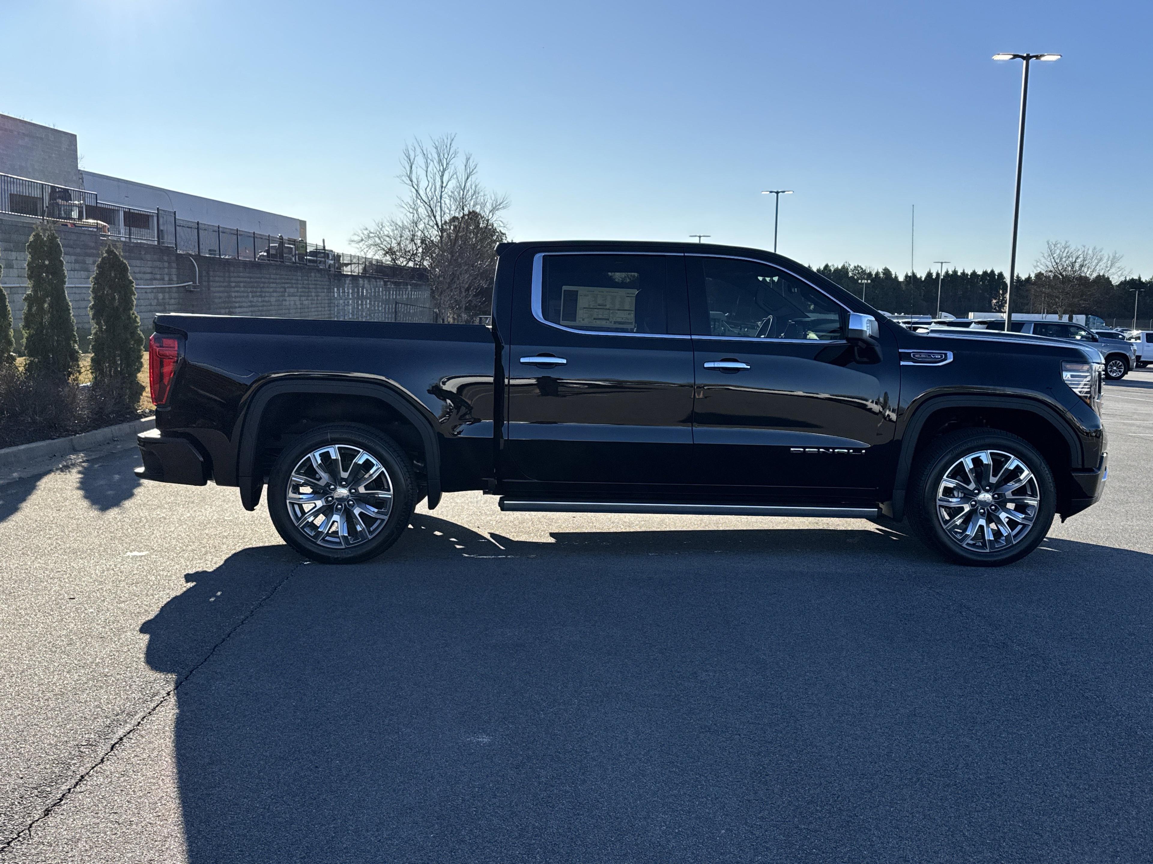 GMC Sierra 1500 Denali Four Wheel Drive Crew Cab - Thumbnail 10