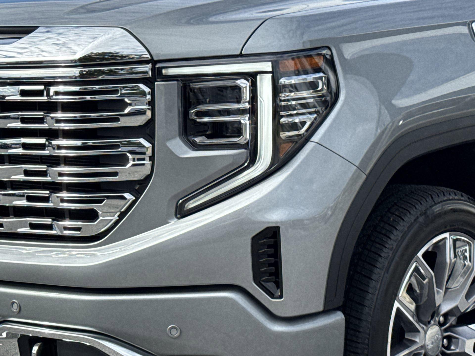 GMC Sierra 1500 Denali Four Wheel Drive Crew Cab - Thumbnail 5