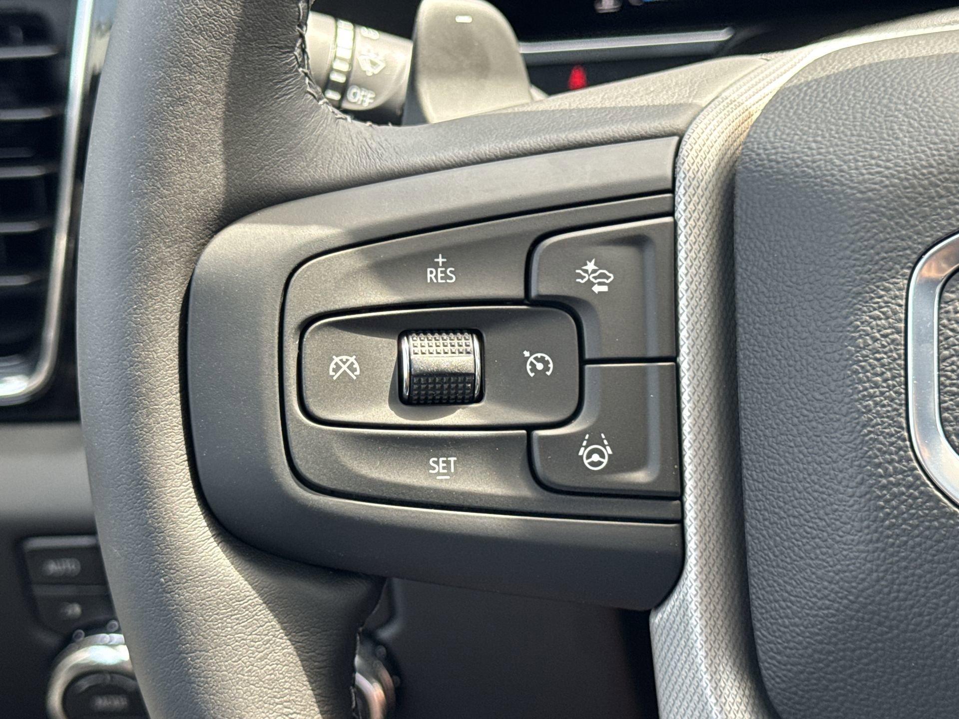 GMC Sierra 1500 Denali Four Wheel Drive Crew Cab - Thumbnail 18