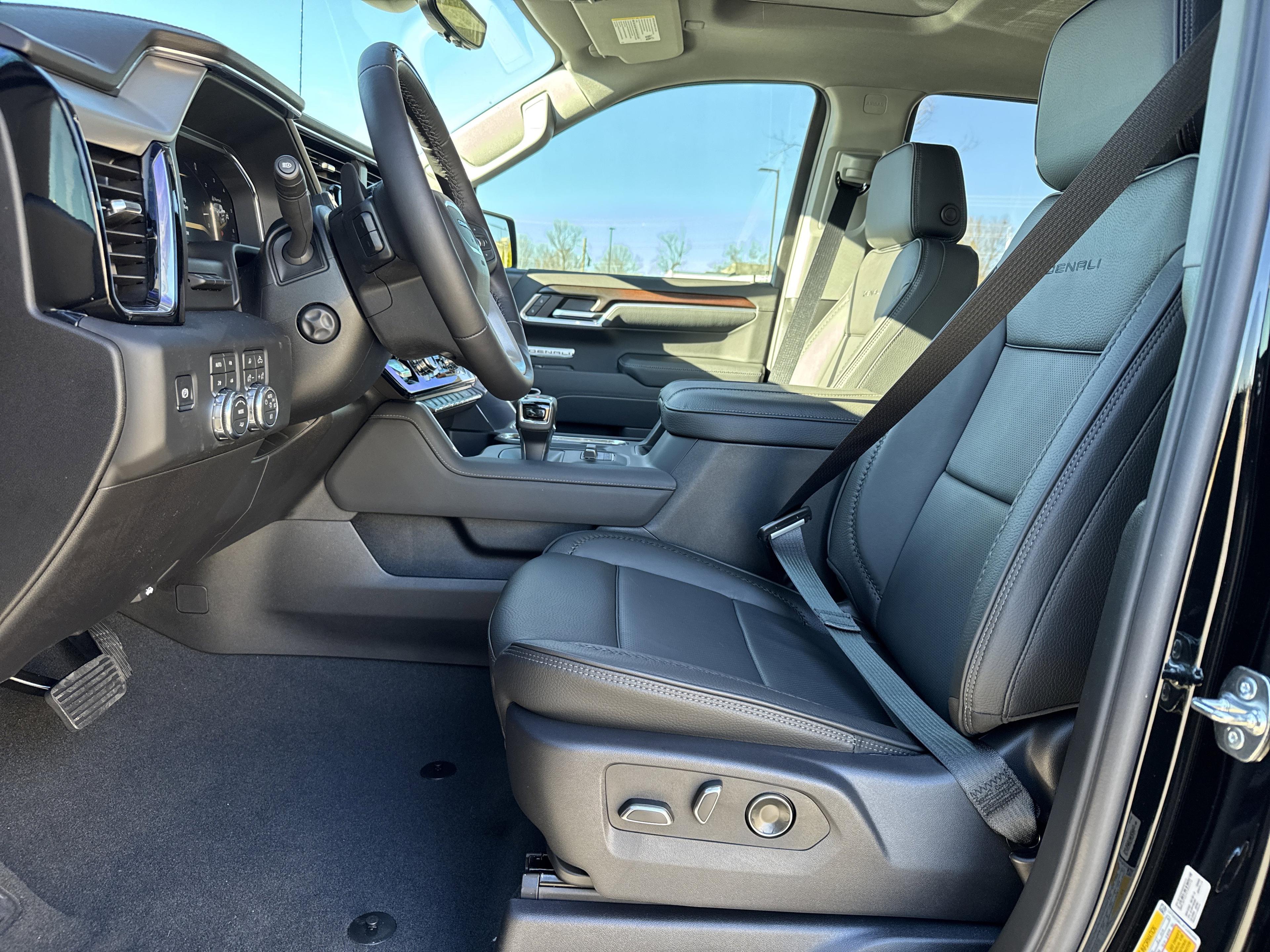 GMC Sierra 1500 Denali Four Wheel Drive Crew Cab - Thumbnail 15