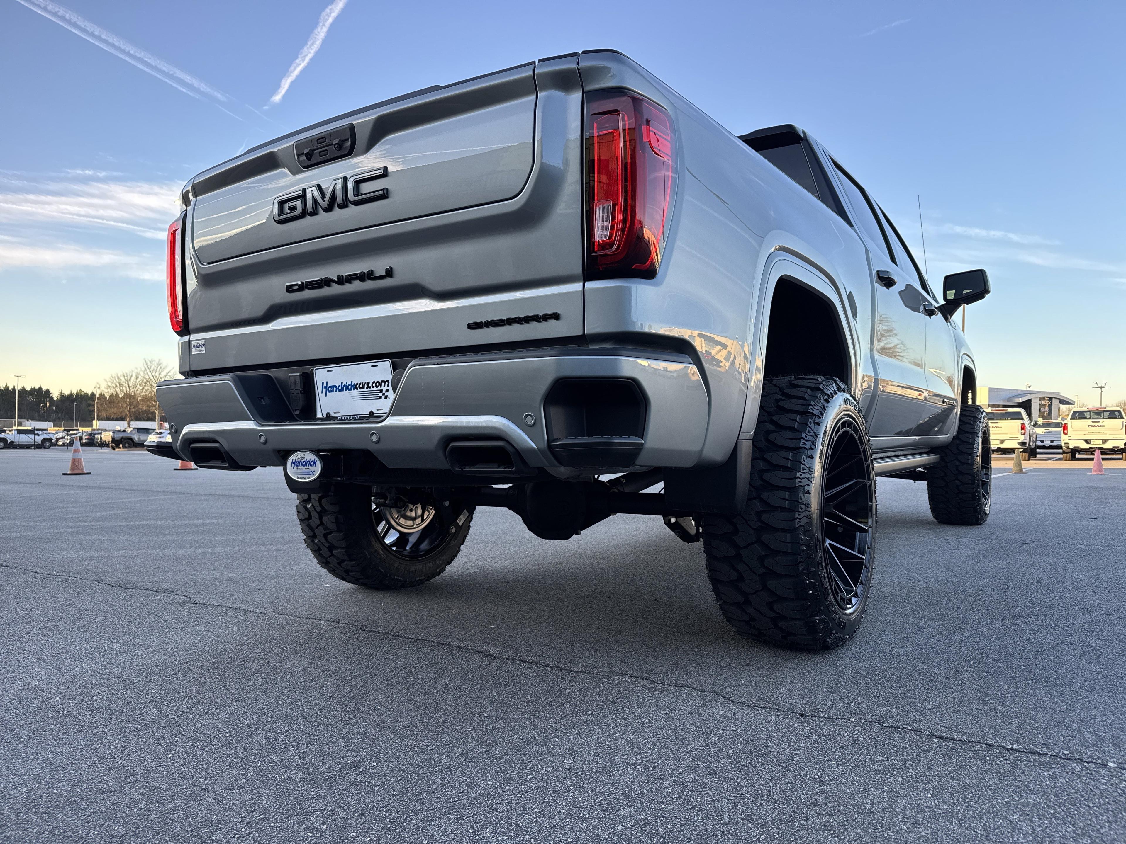 GMC Sierra 1500 Denali Four Wheel Drive Crew Cab - Thumbnail 9