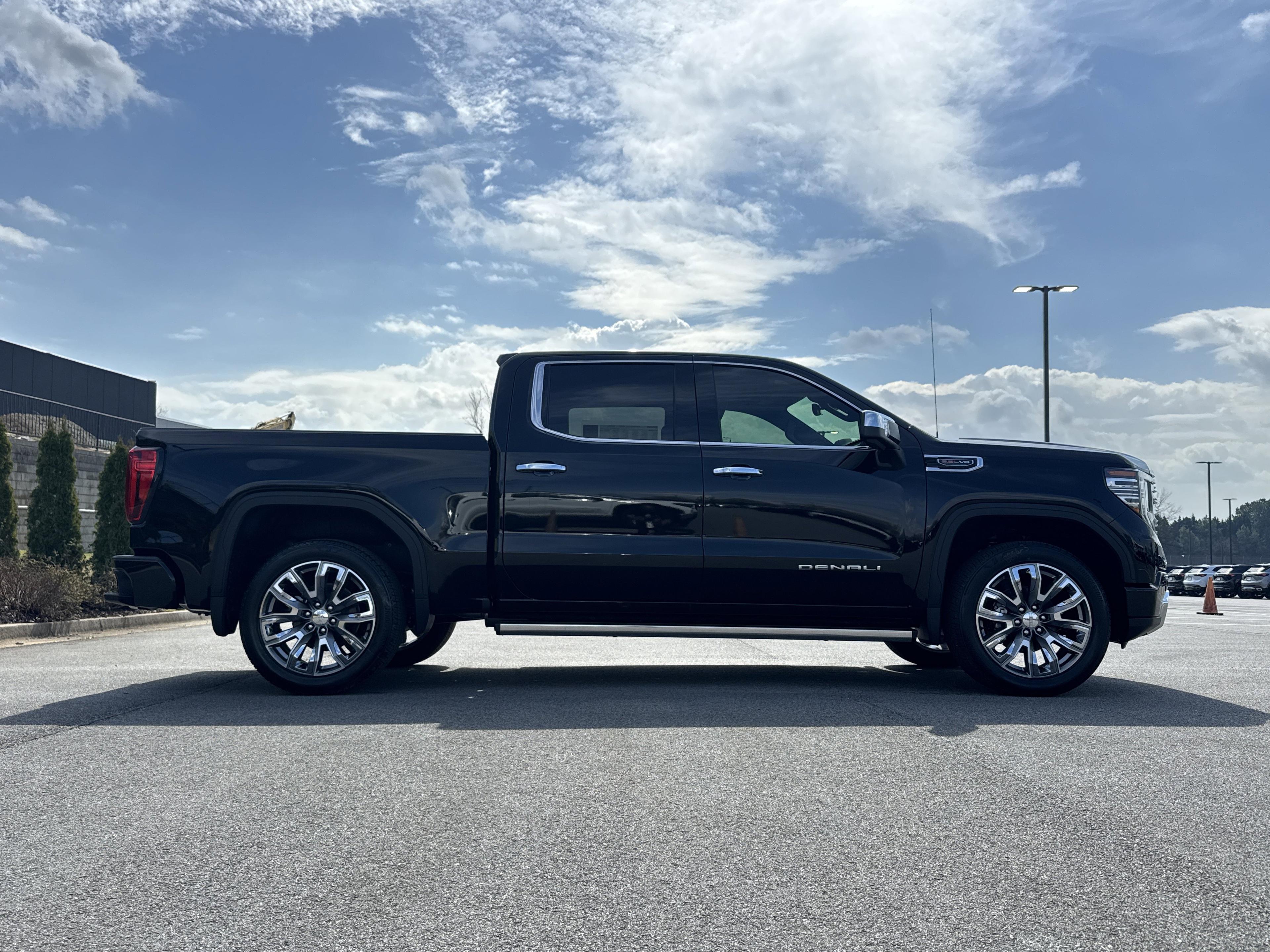 GMC Sierra 1500 Denali Four Wheel Drive Crew Cab - Thumbnail 10