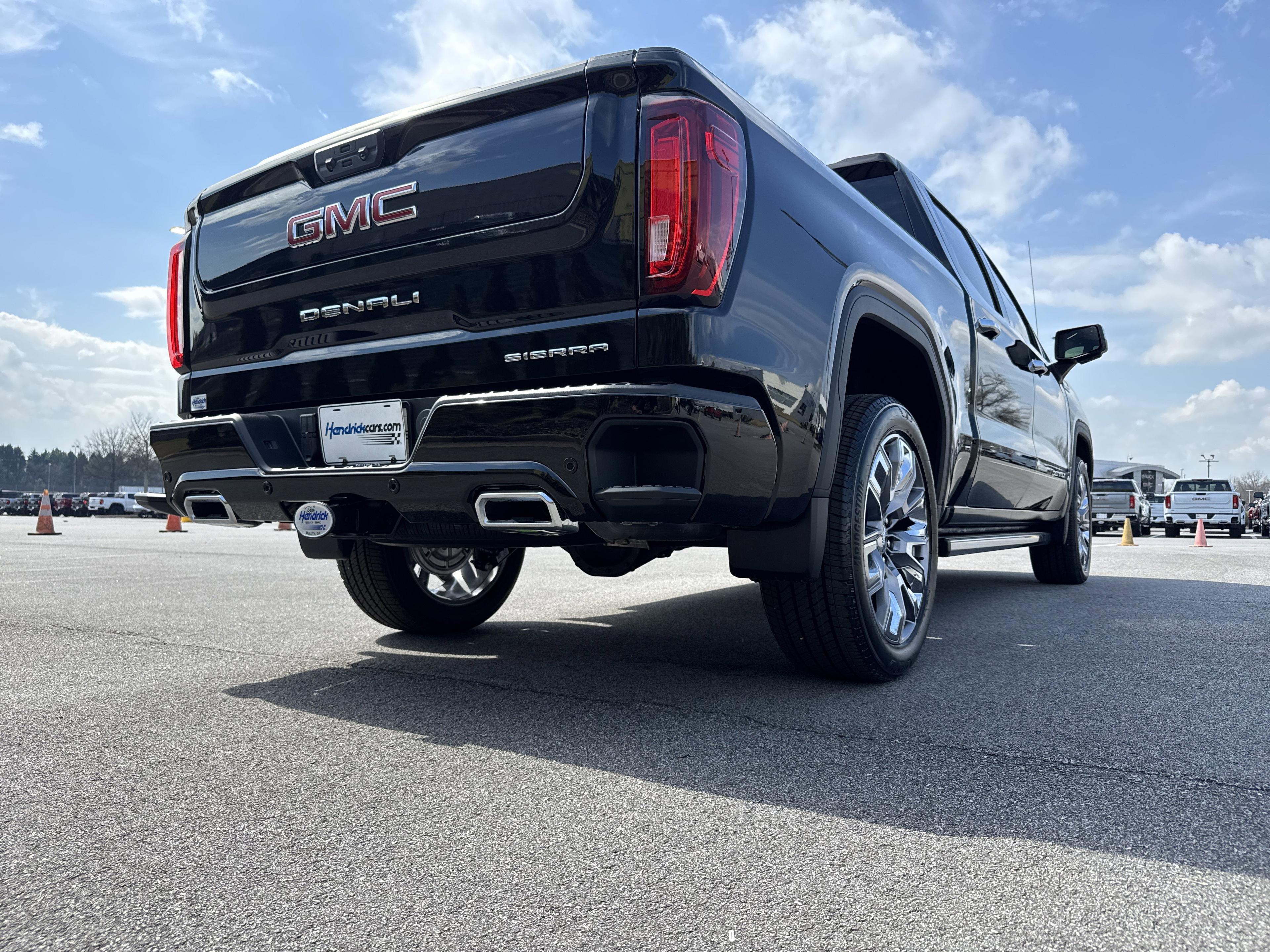 GMC Sierra 1500 Denali Four Wheel Drive Crew Cab - Thumbnail 9