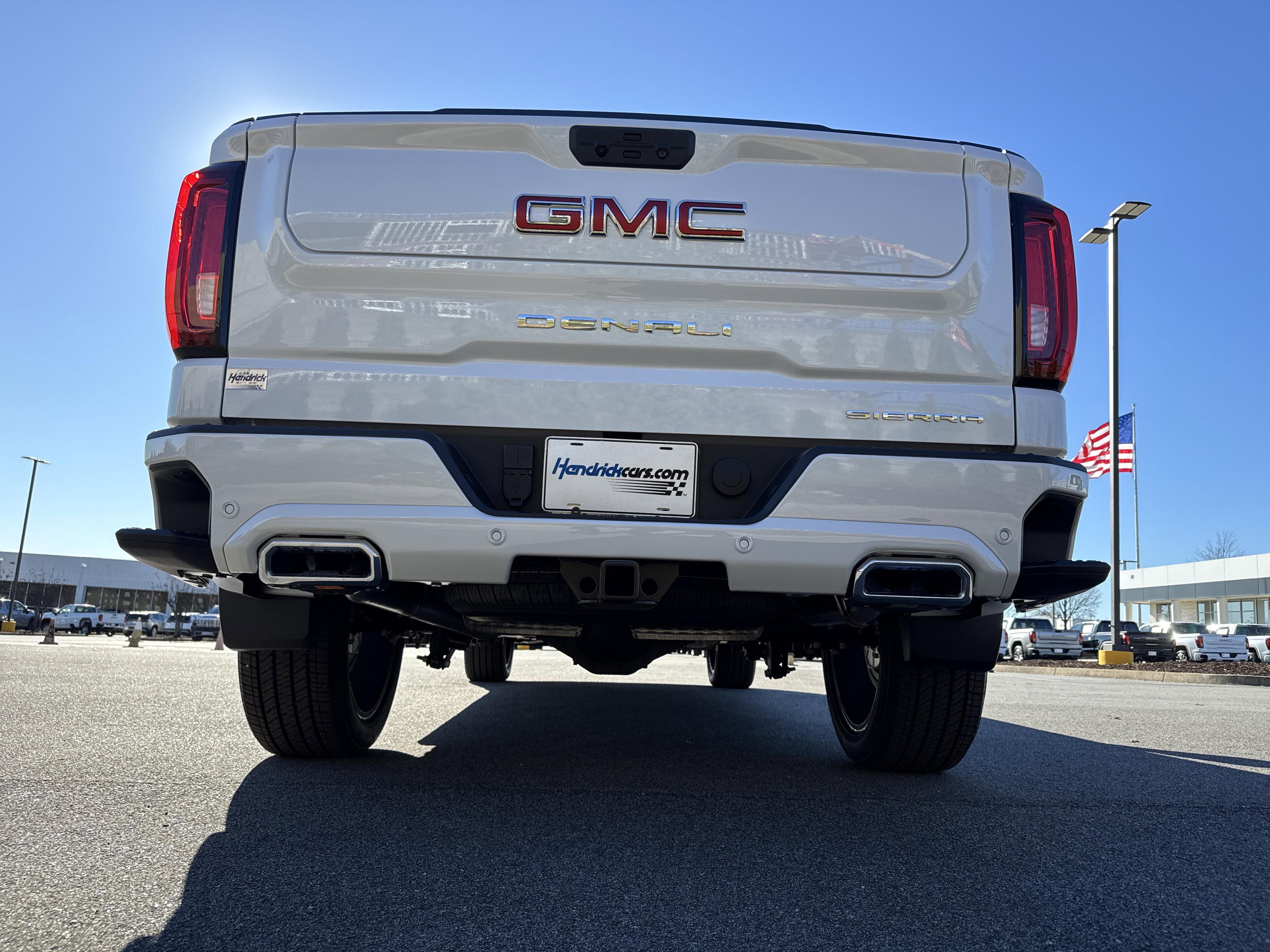 GMC Sierra 1500 Denali Four Wheel Drive Crew Cab - Thumbnail 8