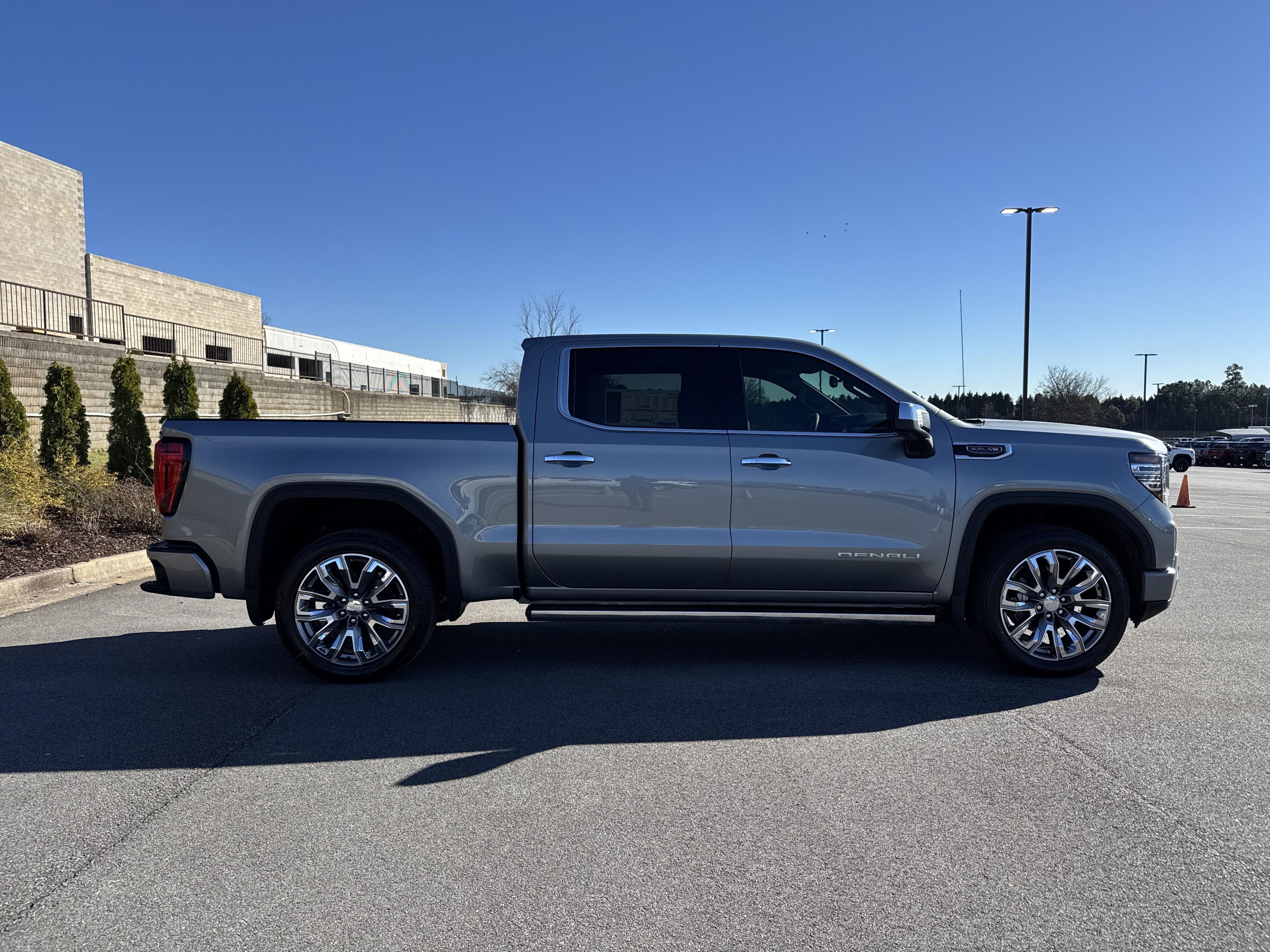 GMC Sierra 1500 Denali Four Wheel Drive Crew Cab - Thumbnail 10