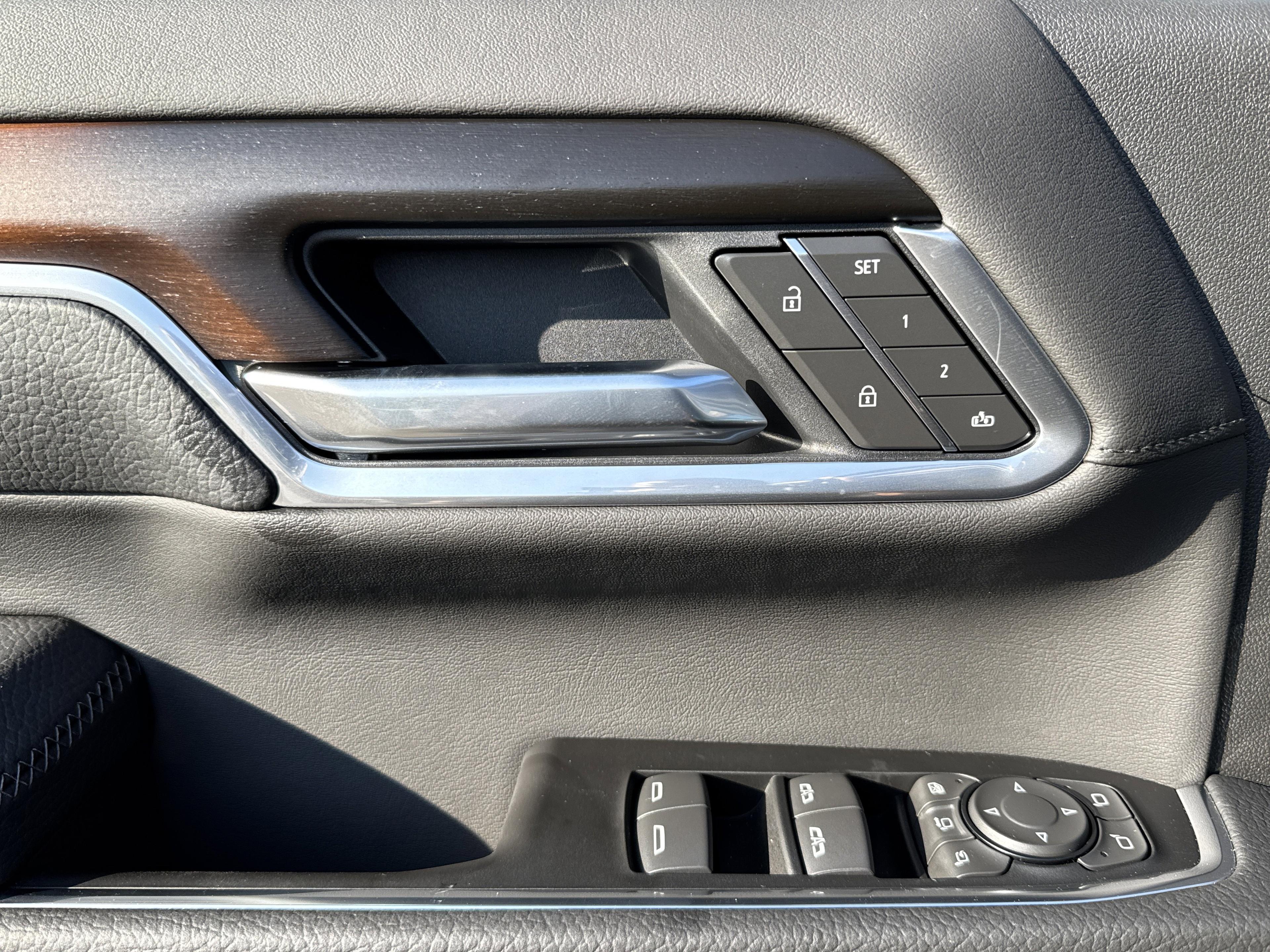 GMC Sierra 2500 Hd Denali Four Wheel Drive Crew Cab - Thumbnail 14