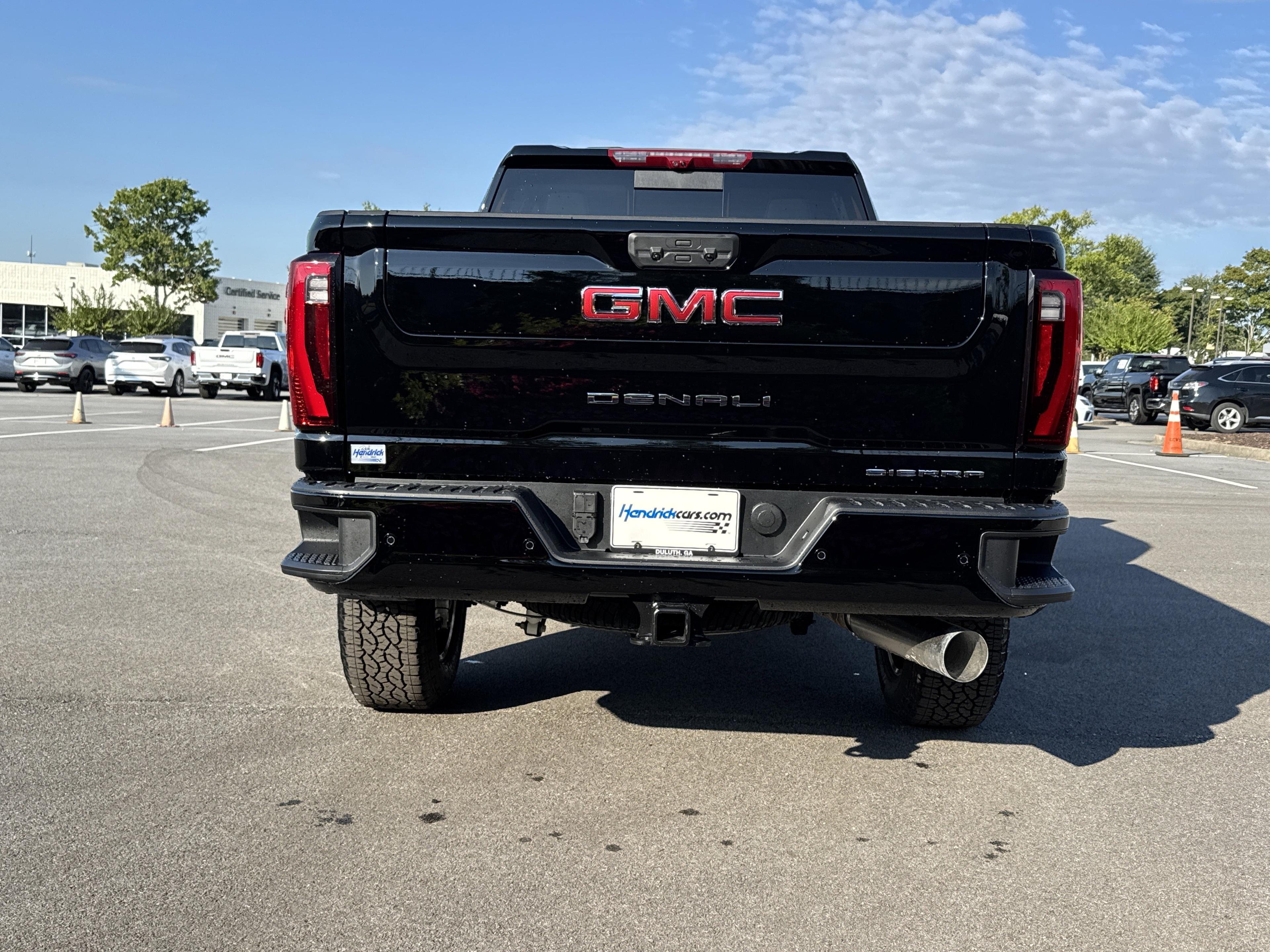 GMC Sierra 2500 Hd Denali Four Wheel Drive Crew Cab - Thumbnail 8