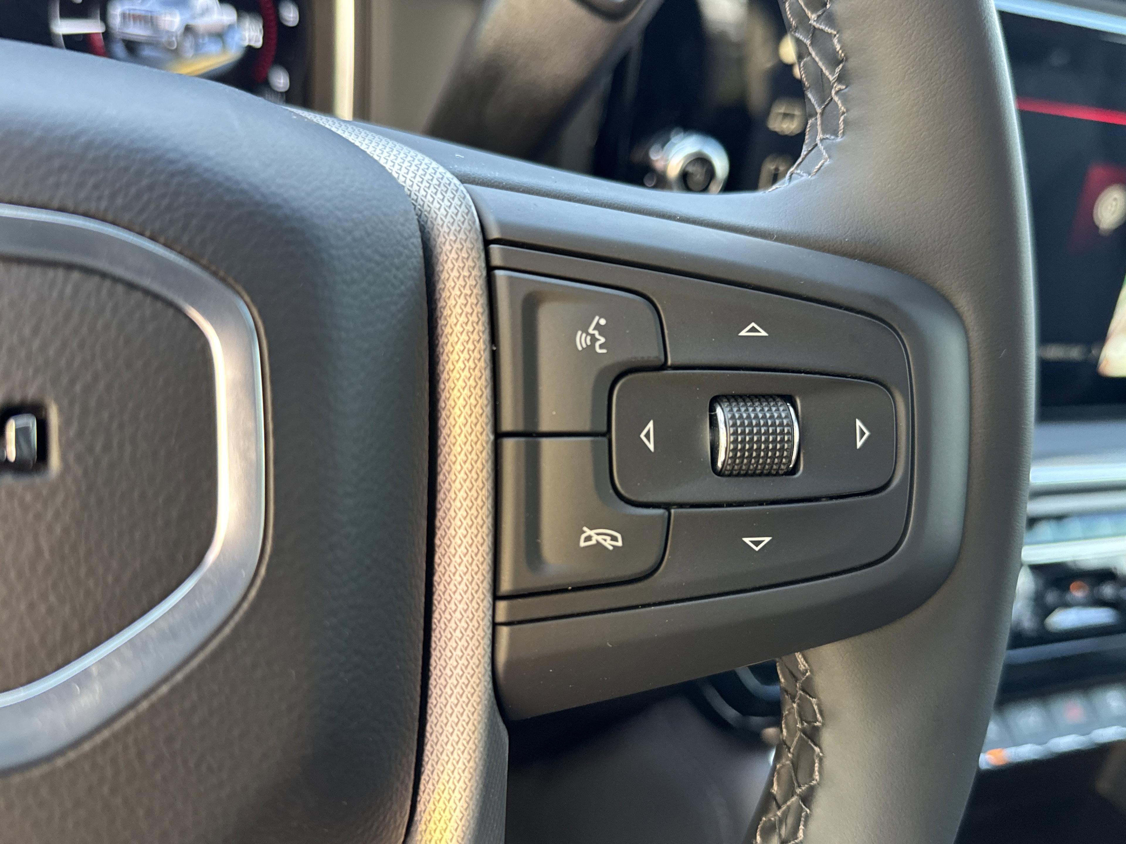 GMC Sierra 2500 Hd Denali Four Wheel Drive Crew Cab - Thumbnail 19