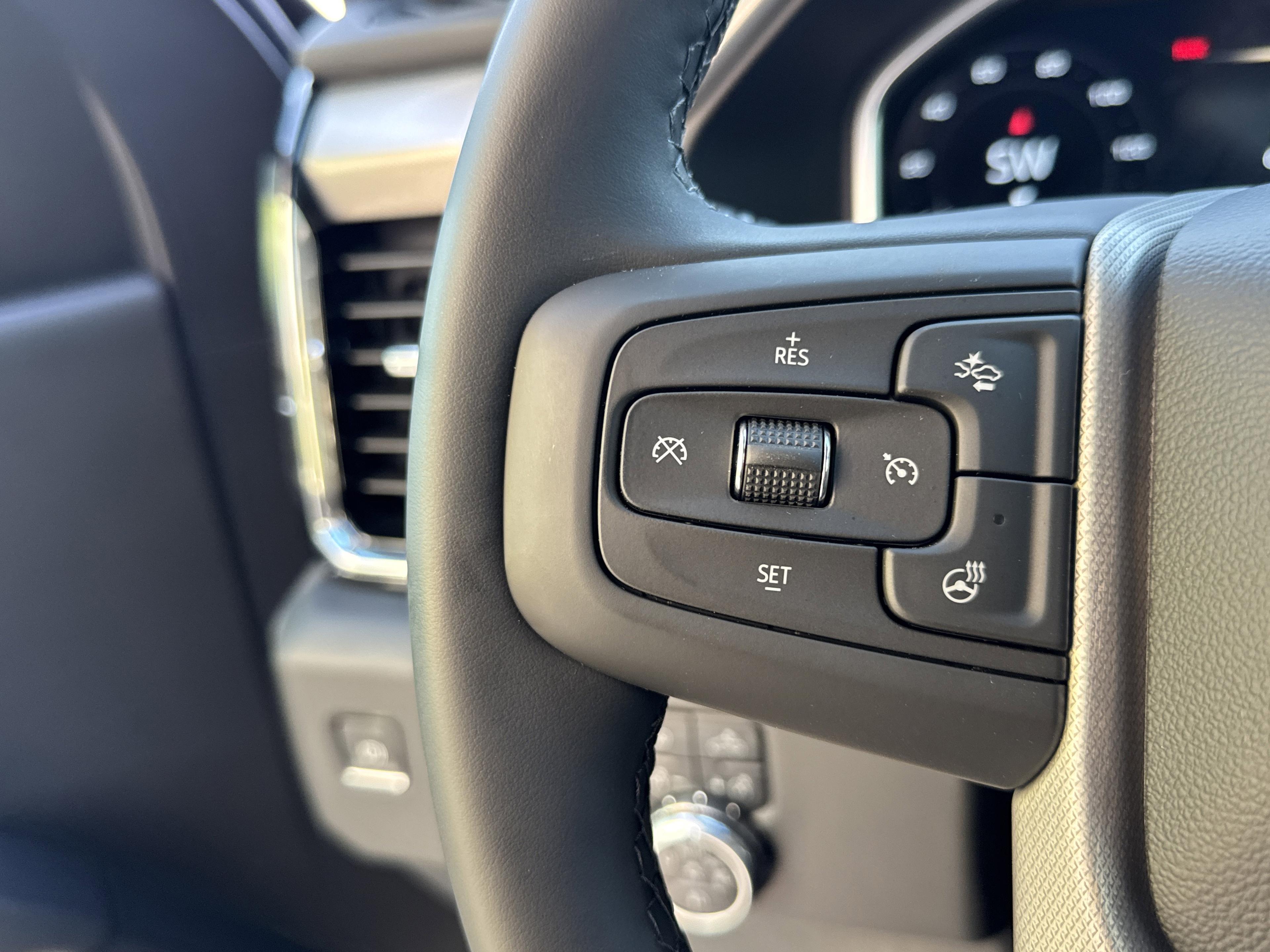 GMC Sierra 2500 Hd Denali Four Wheel Drive Crew Cab - Thumbnail 18