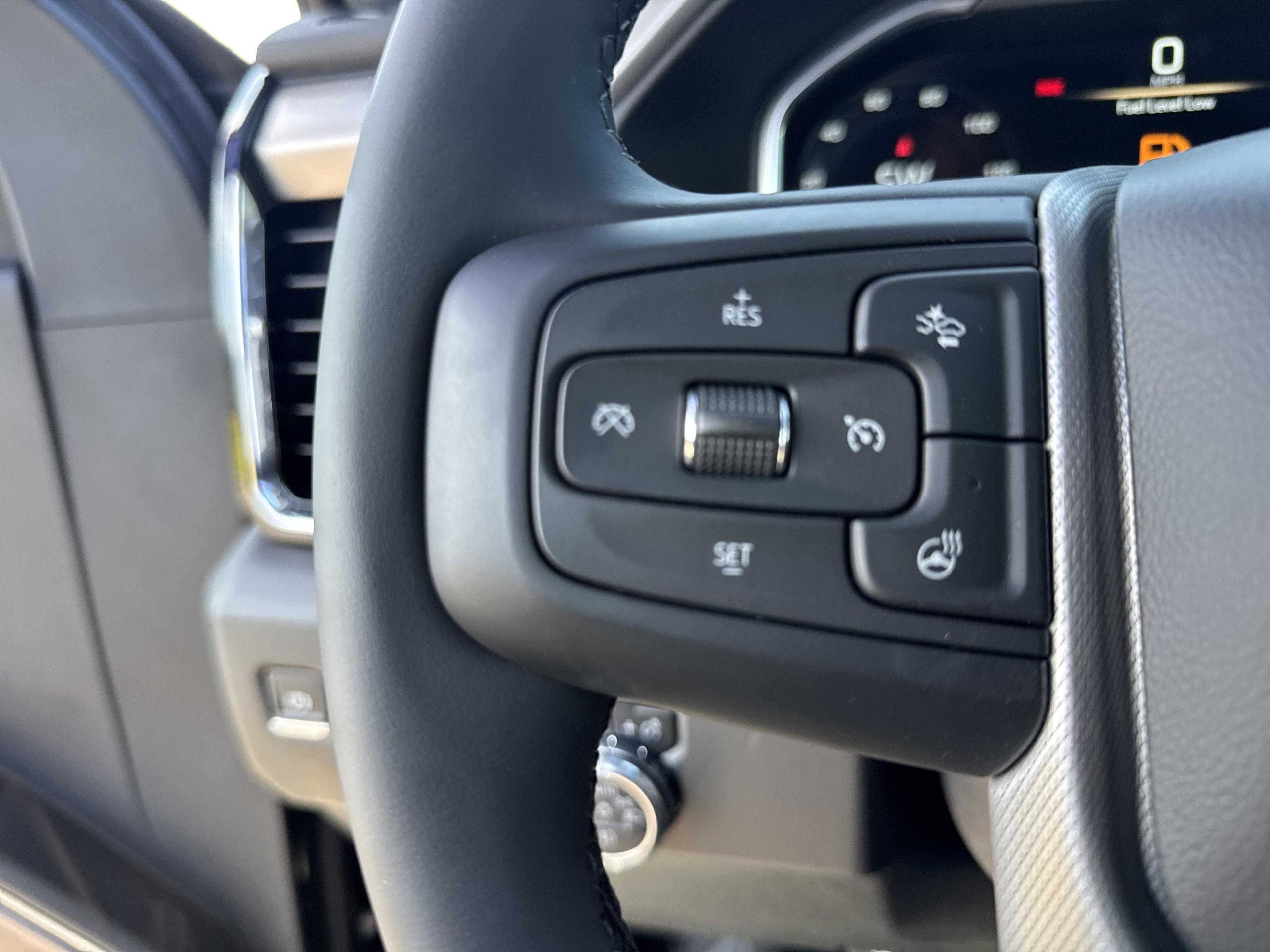 GMC Sierra 2500 Hd Denali Four Wheel Drive Crew Cab - Thumbnail 18