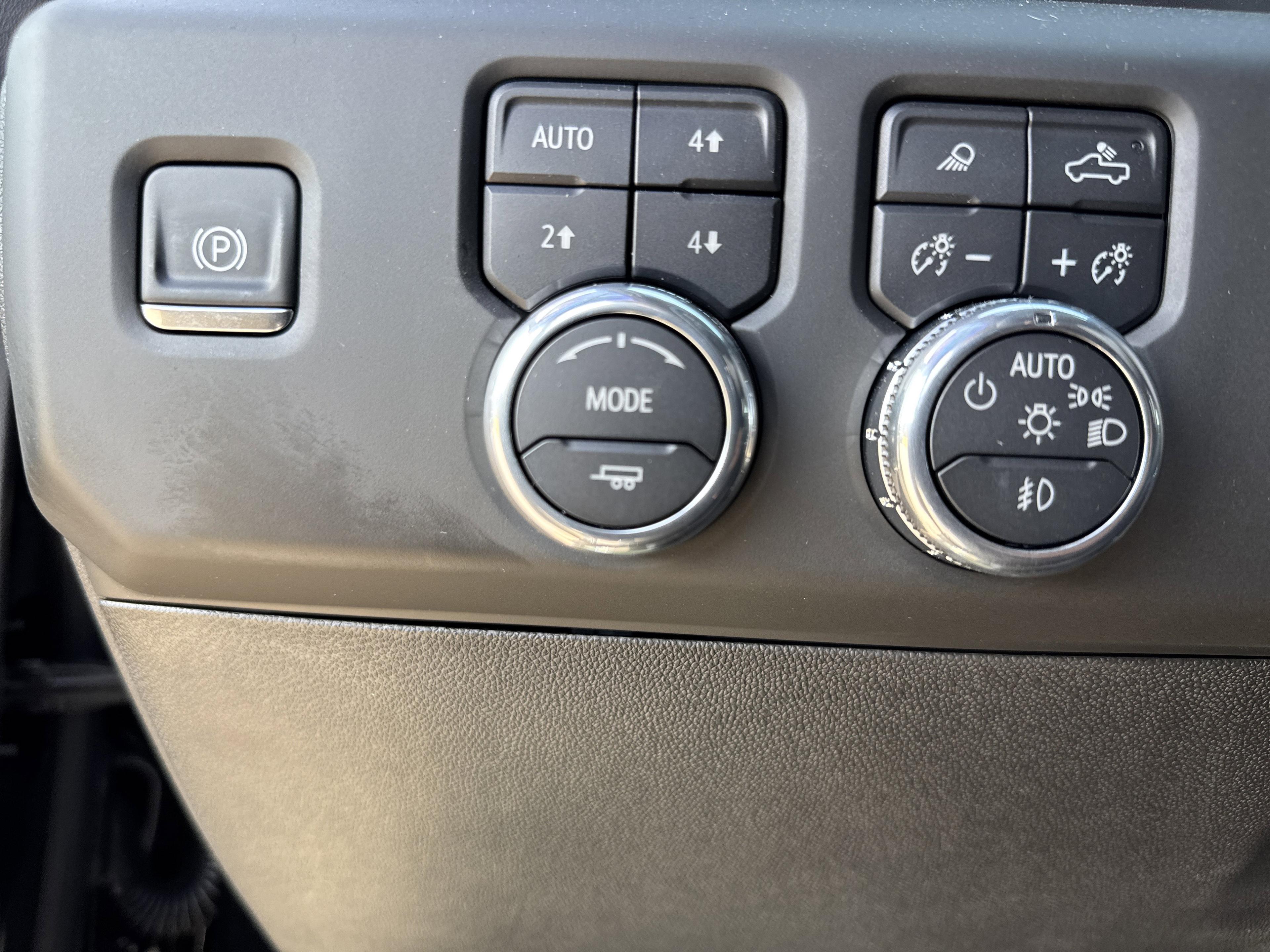 GMC Sierra 2500 Hd Denali Four Wheel Drive Crew Cab - Thumbnail 17