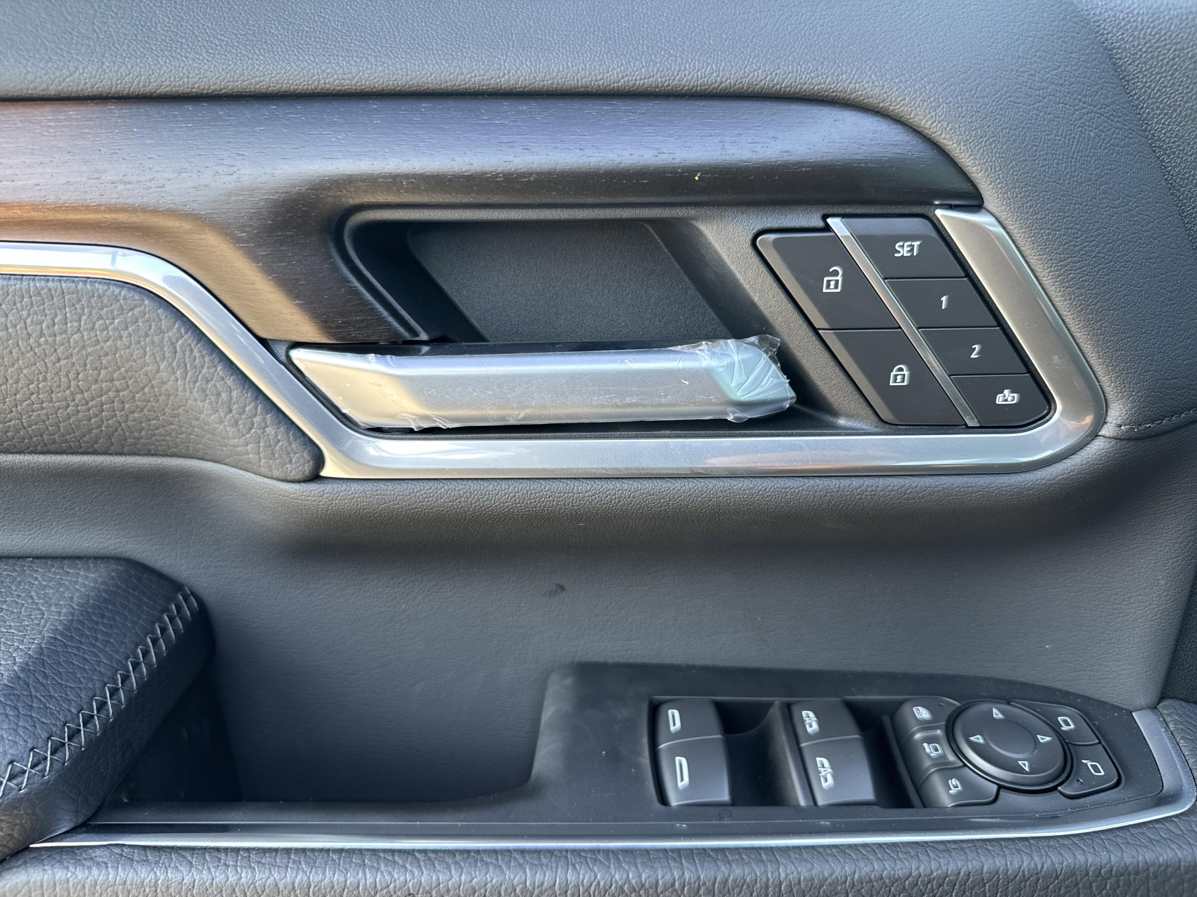 GMC Sierra 2500 Hd Denali Four Wheel Drive Crew Cab - Thumbnail 14