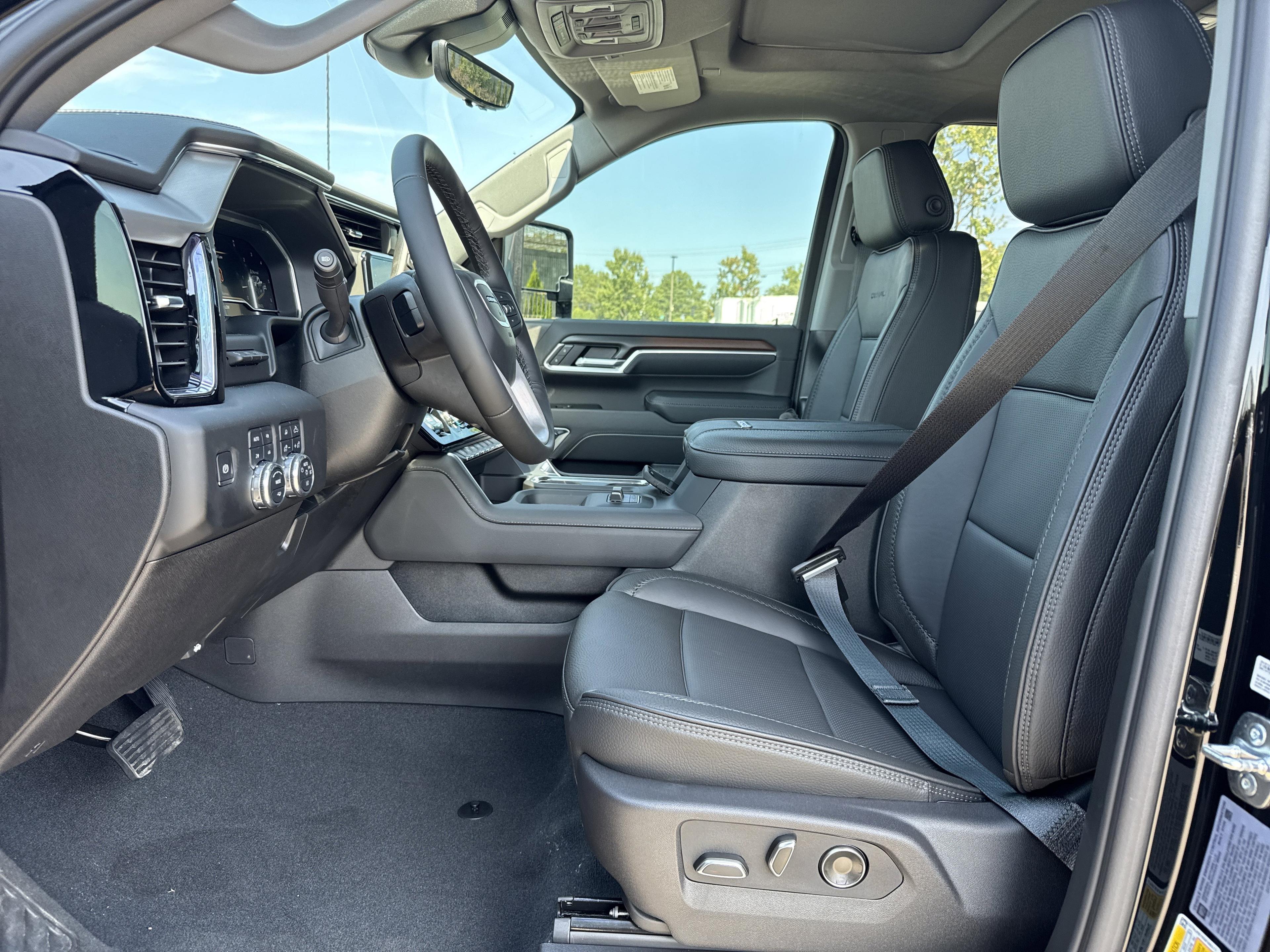 GMC Sierra 2500 Hd Denali Four Wheel Drive Crew Cab - Thumbnail 15