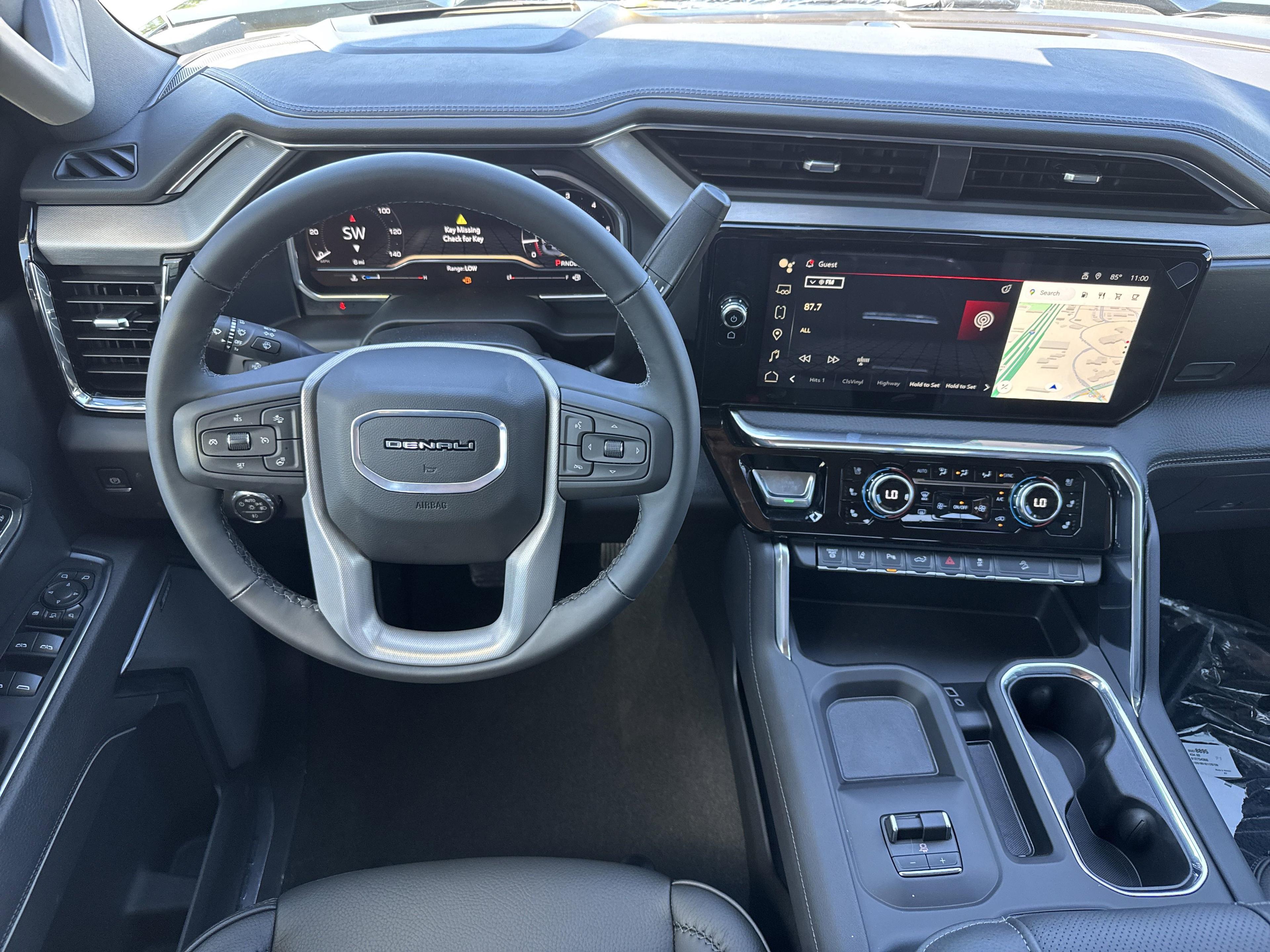 GMC Sierra 2500 Hd Denali Four Wheel Drive Crew Cab - Thumbnail 16